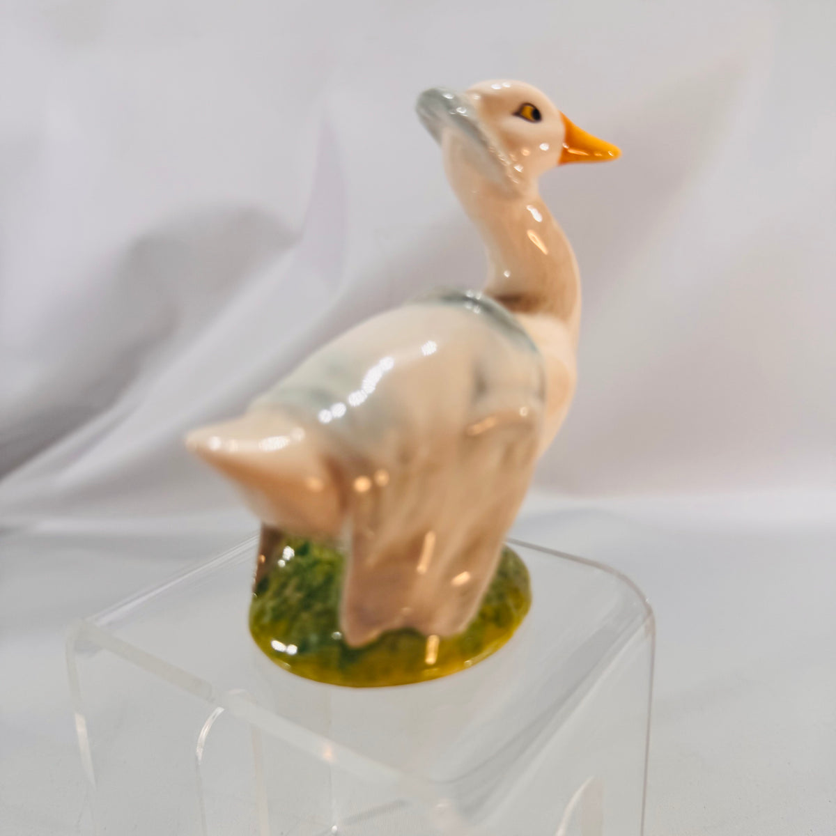 Jemima Puddle-Duck — Beatrix Potter Figurine, Royal Albert (England), 1981, ~3", Gloss Ceramic Gift Ready Charm