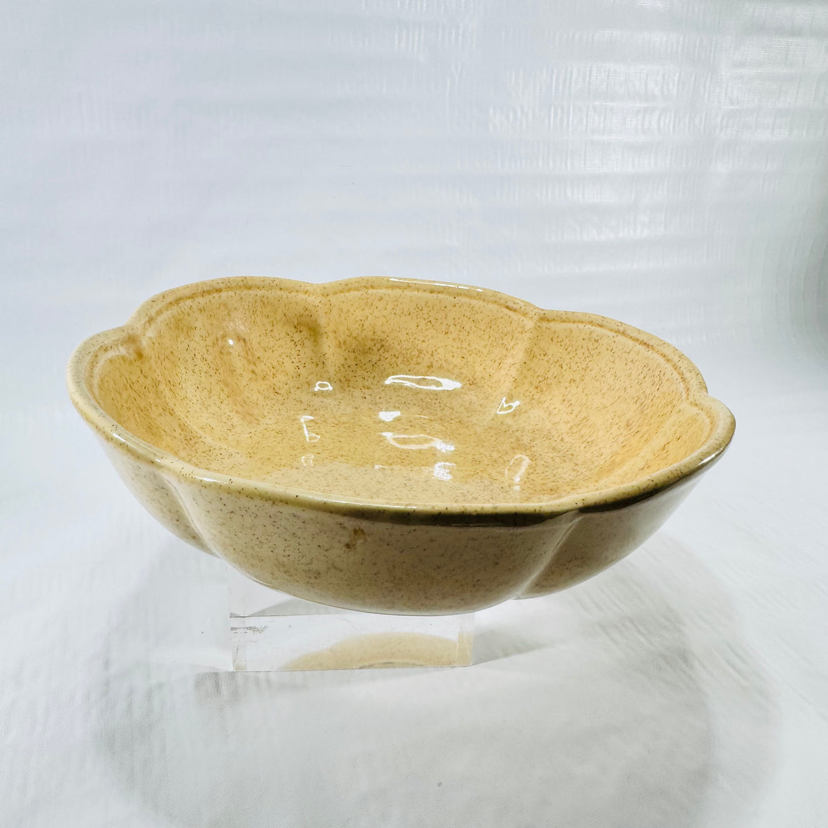 McCoy Pottery 7528 Beige Speckled Scalloped Bowl 8 Inch