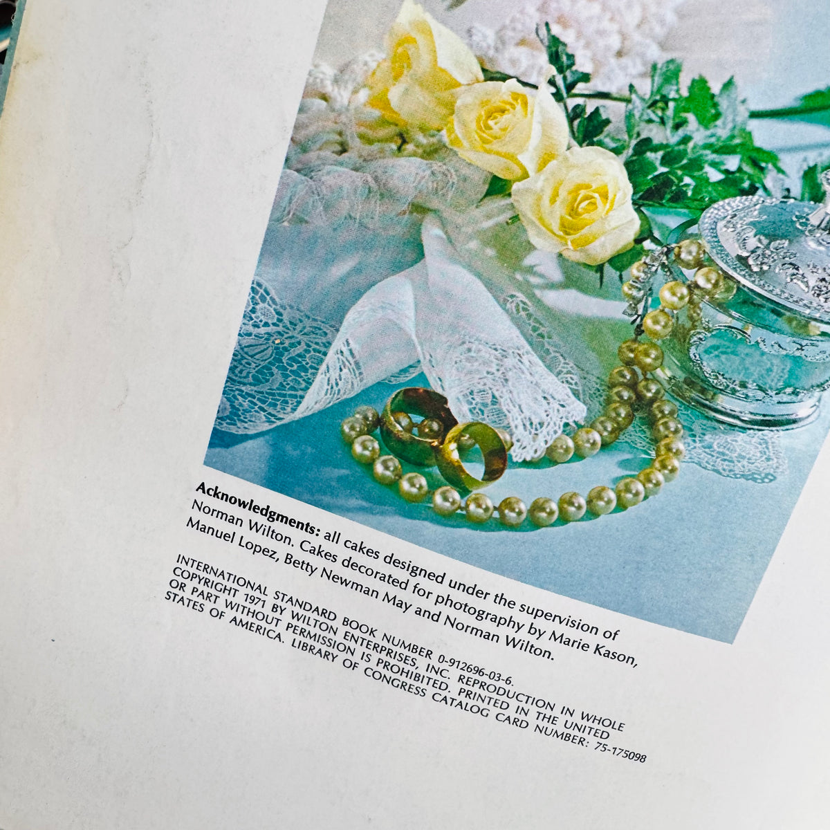 The Wilton Book of Wedding Cakes 1971 Hardcover Cake Decorating Book