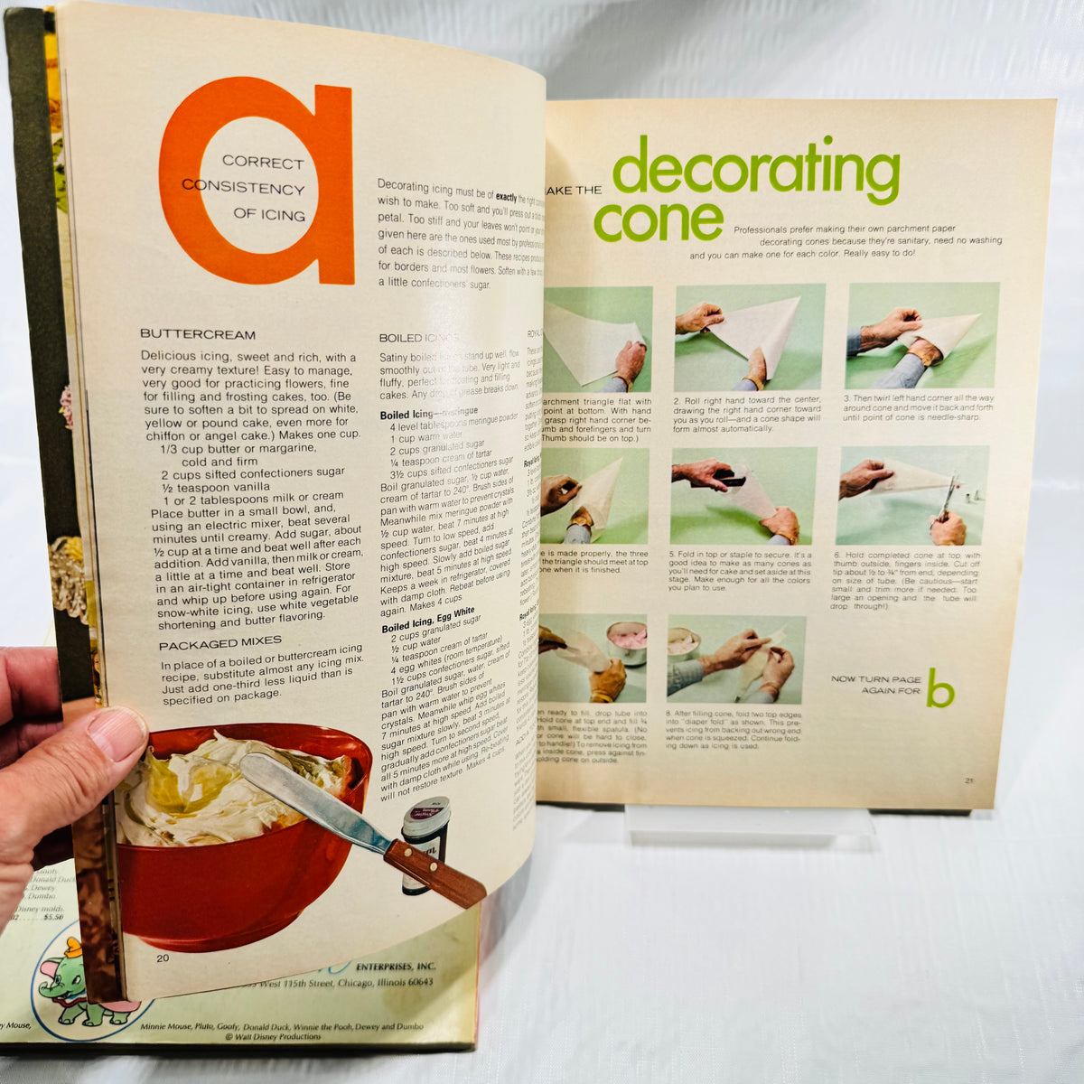Wilton Cake Decorating Yearbooks 1972 and 1974 Lot of 2