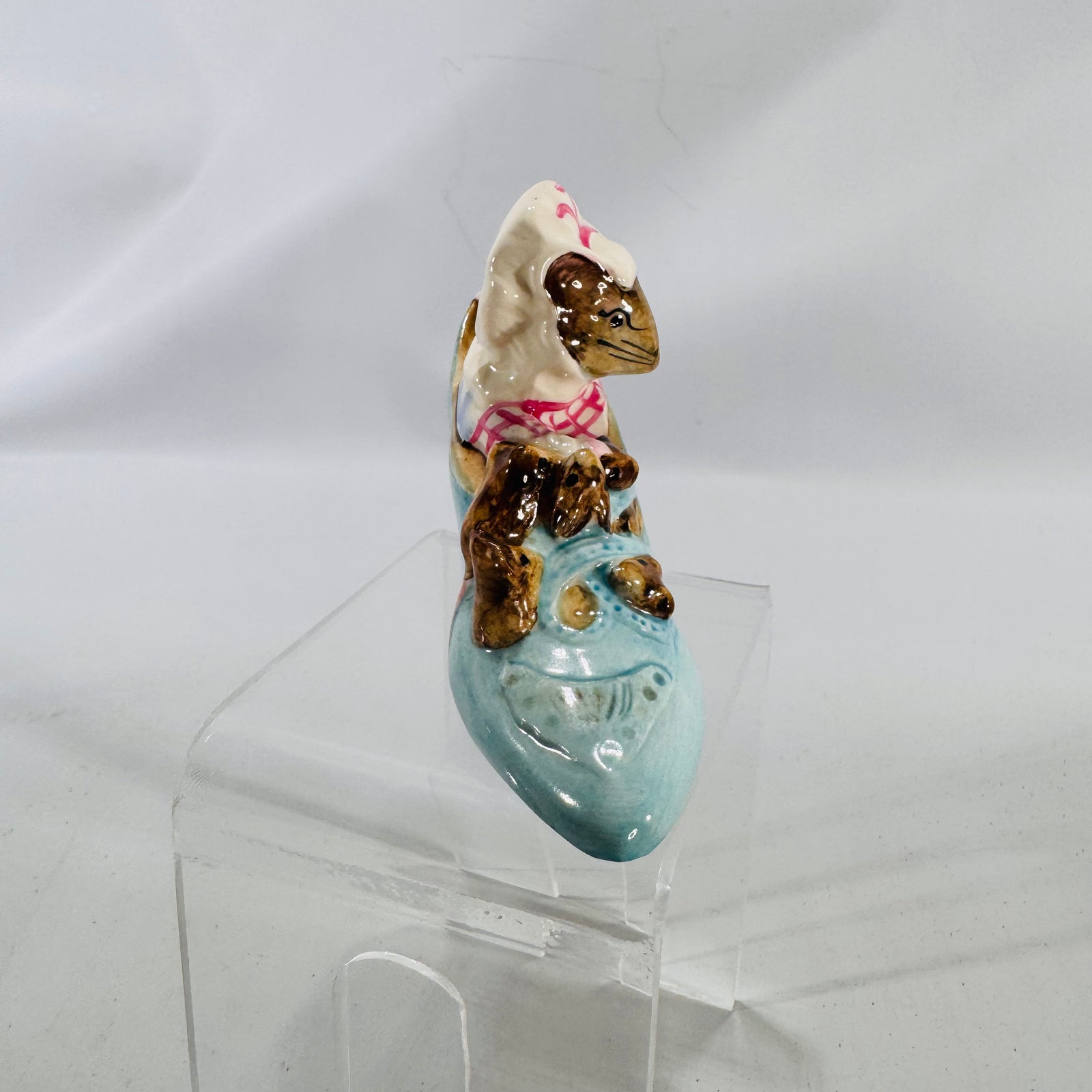 Beatrix Potter Beswick Figurine — “The Old Woman Who Lived in a Shoe” (1959)