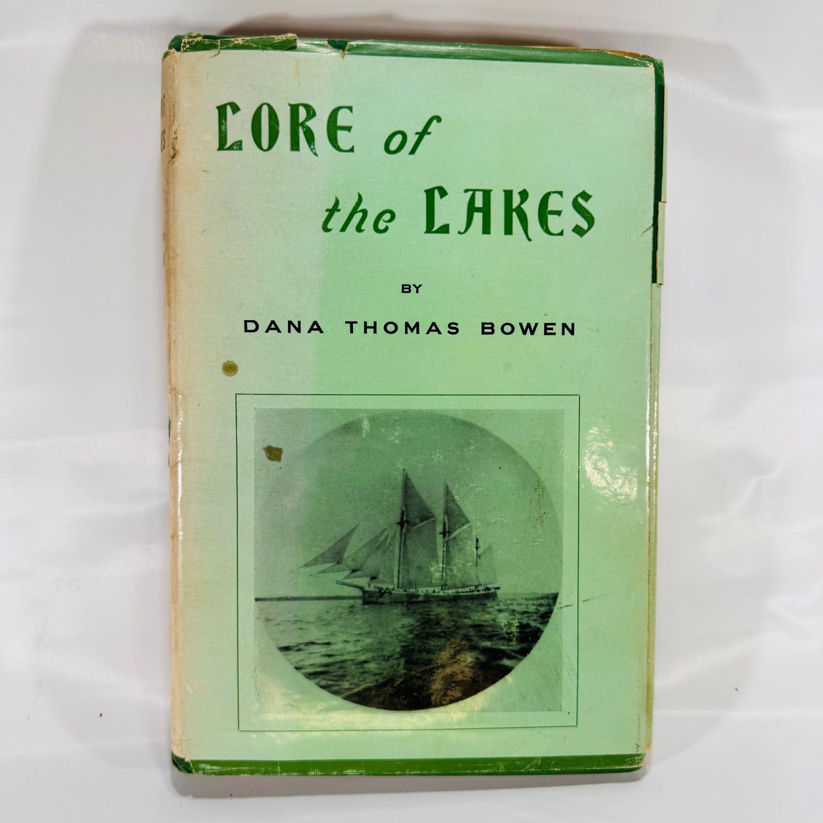 Lore of the Lakes Told in Story and Picture by Dana Thomas Bowen (1940), Fresh Water Press, Hardcover with Dust Jacket