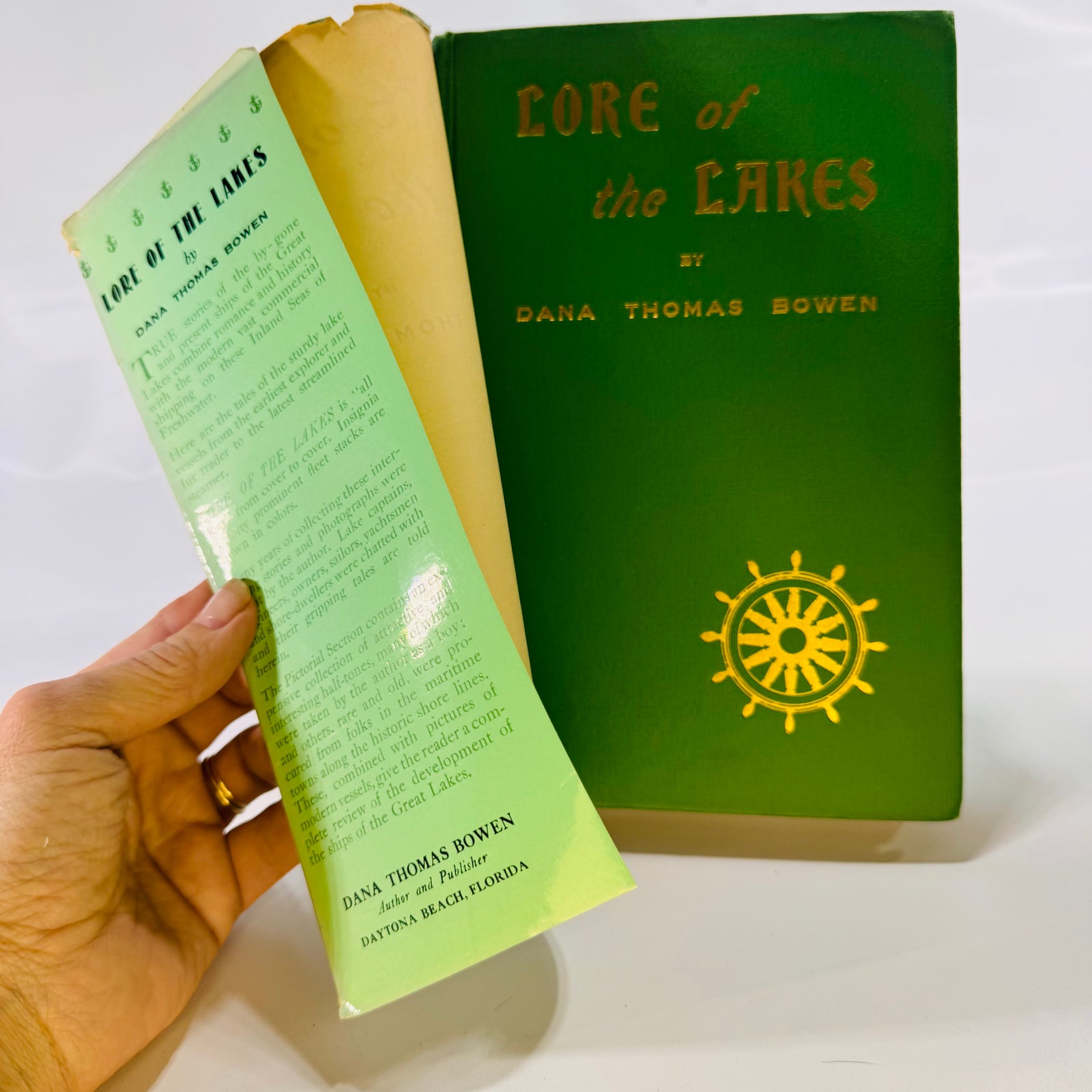 Lore of the Lakes Told in Story and Picture by Dana Thomas Bowen (1940), Fresh Water Press, Hardcover with Dust Jacket