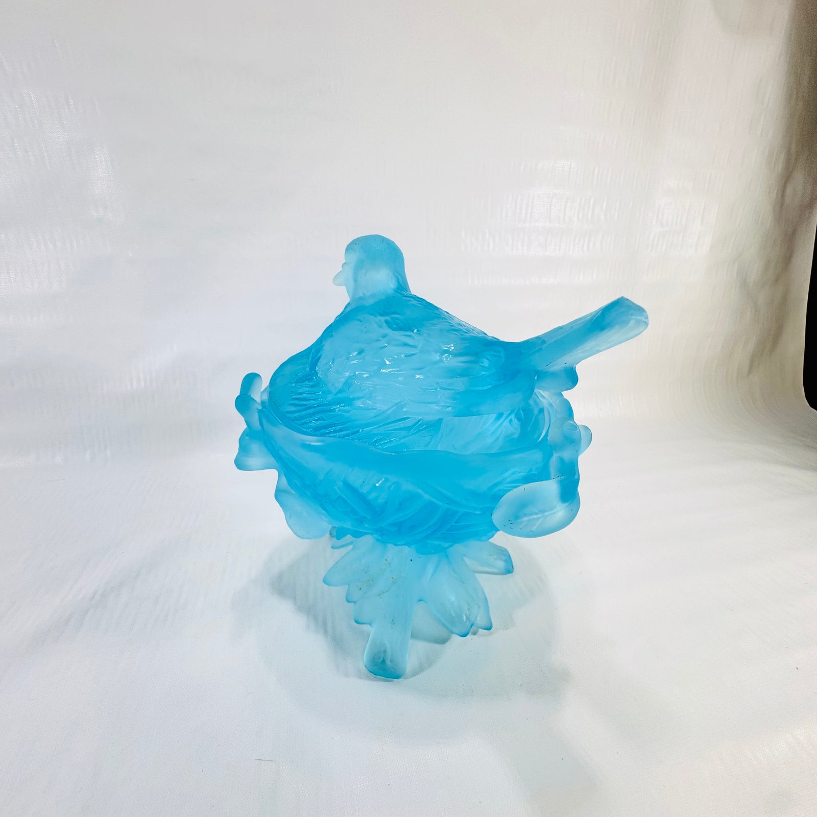 Westmoreland Robin on Nest Blue Satin Footed Covered Candy Dish