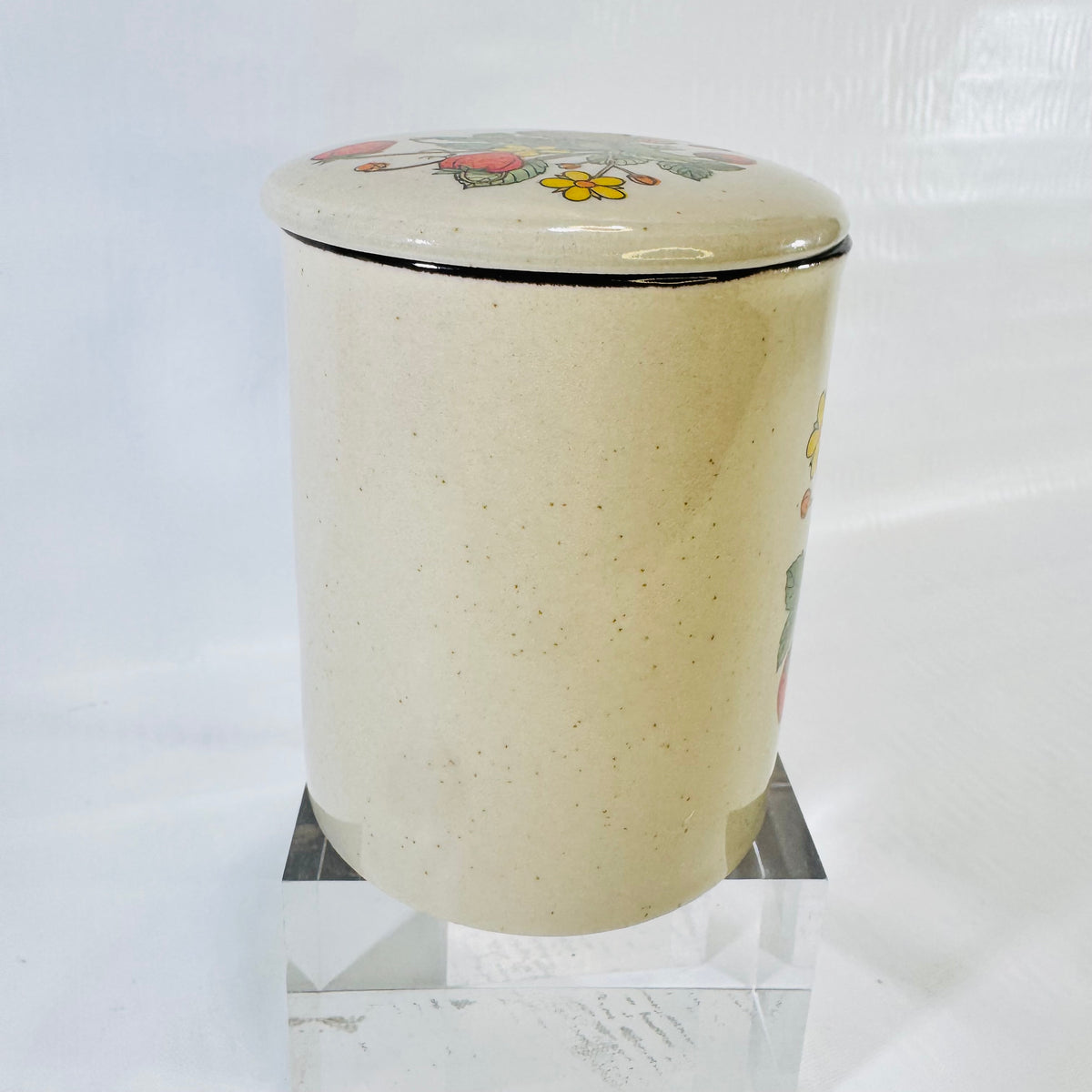 Interpur Wild Strawberry Lidded Stoneware Mug 1970s Made in Korea
