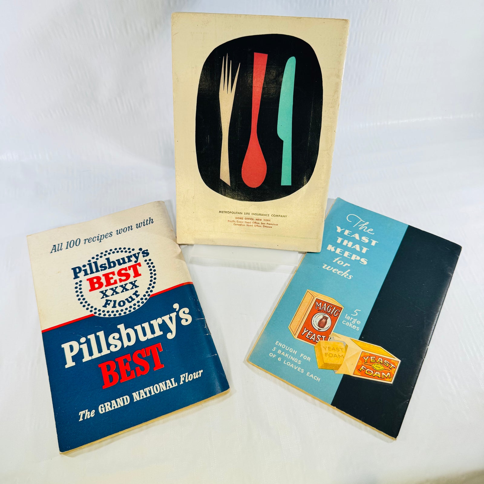 Metropolitan Cook Book 1955 Recipe Pamphlet Bundle with Pillsbury and Art of Making Bread