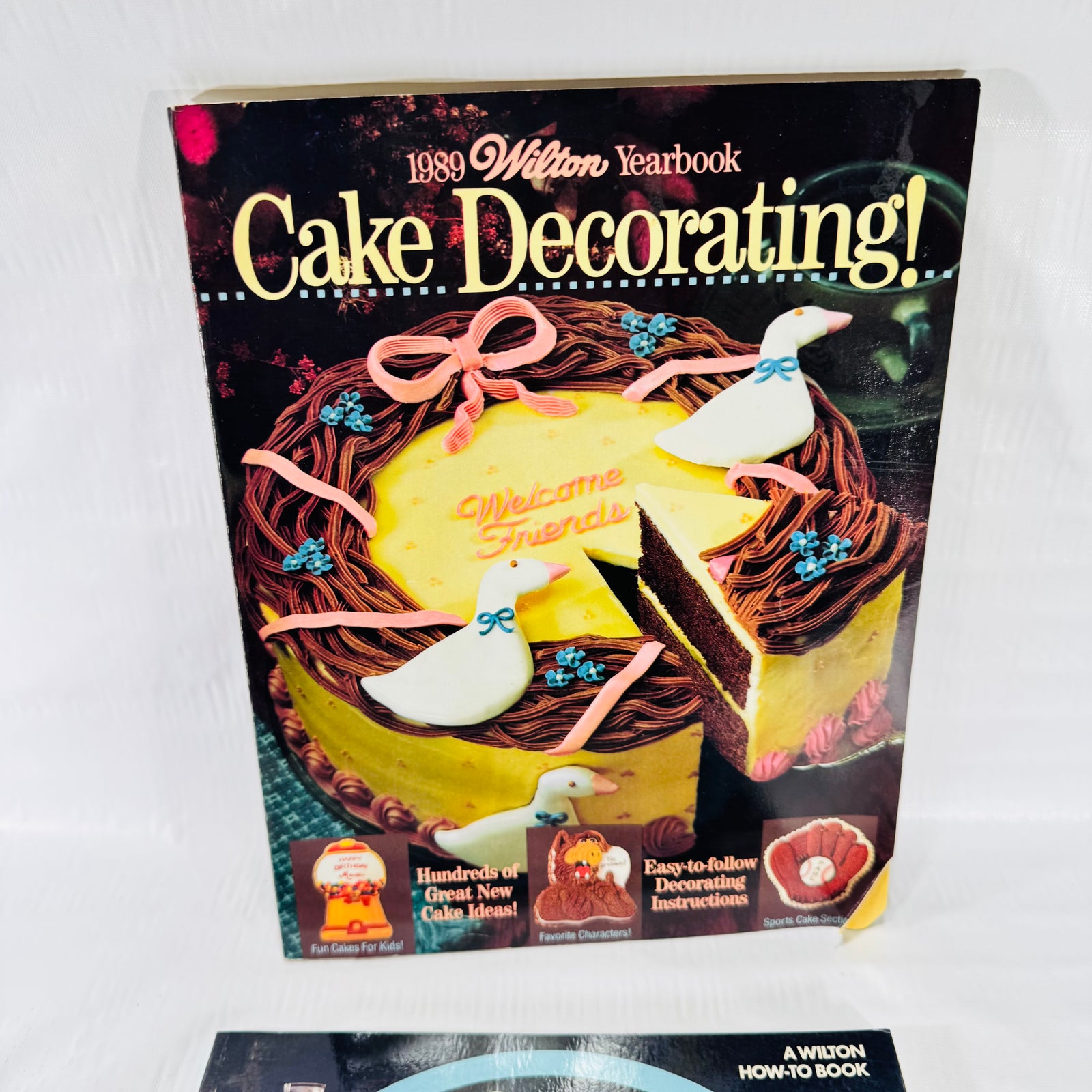 Wilton Cake Decorating 1989 Yearbook & Dramatic Tier Cakes, 2 Book Bundle