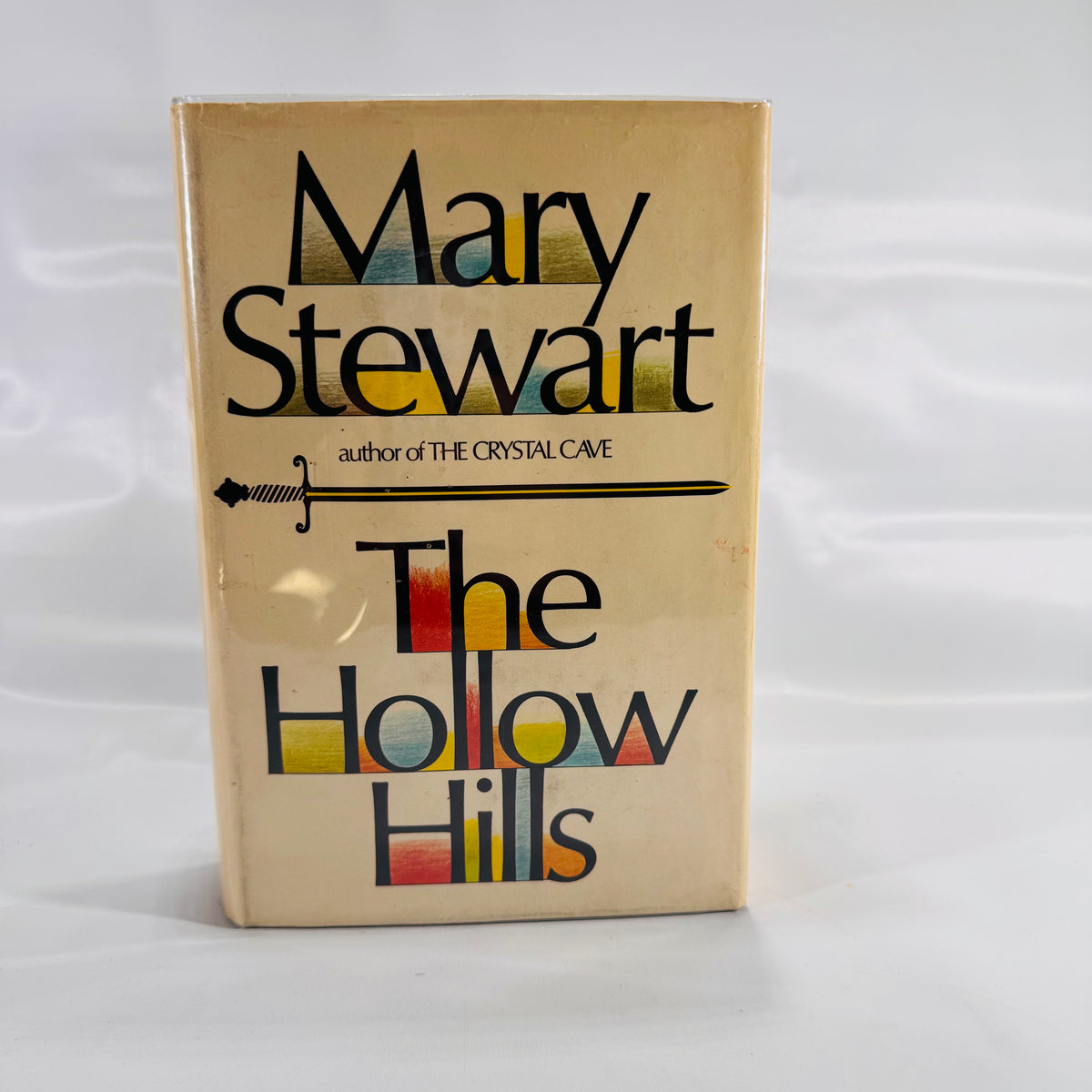 The Hollow HIls by Mary Stwart 1973 William Morrlow &amp; Company Inc.