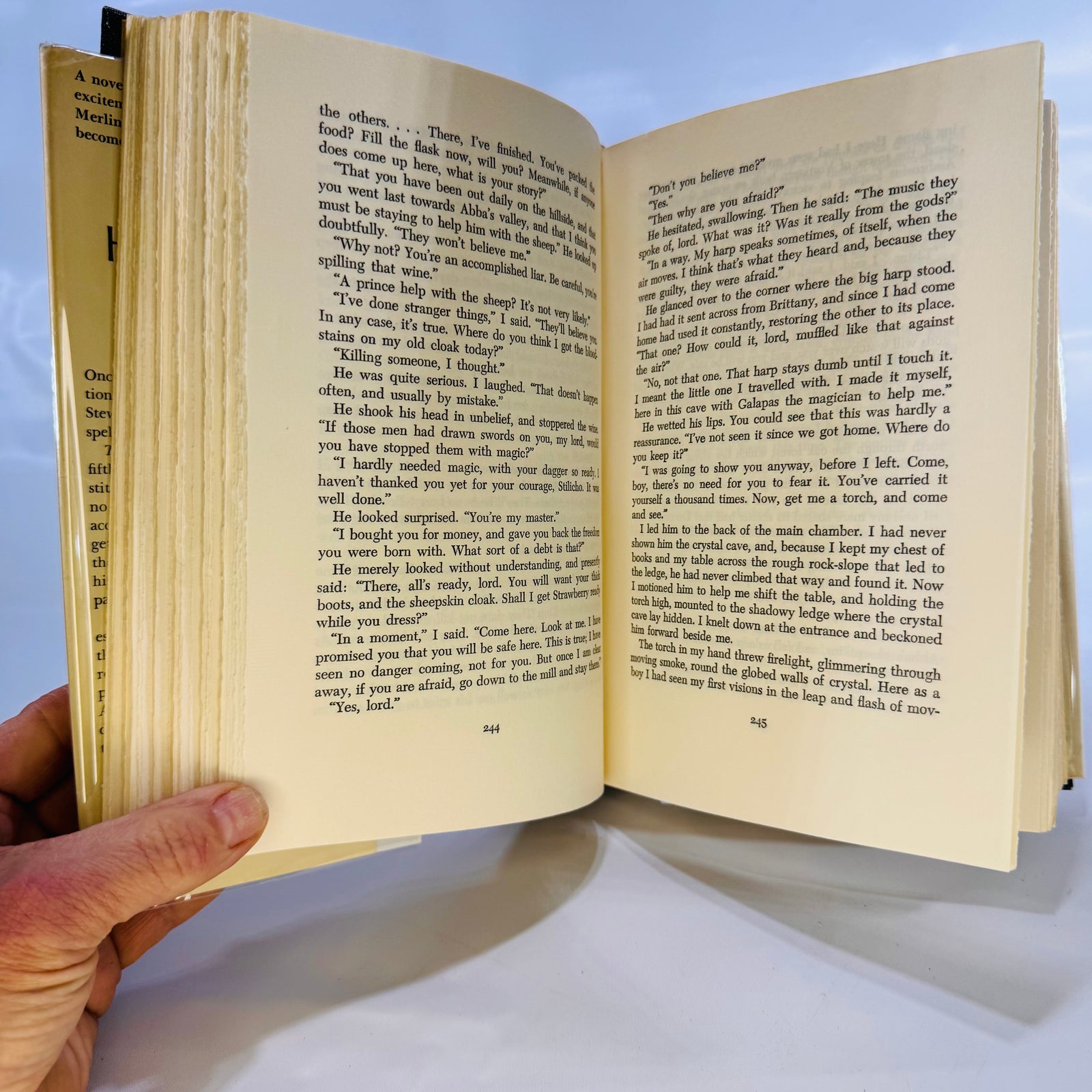 The Hollow HIls by Mary Stwart 1973 William Morrlow & Company Inc.