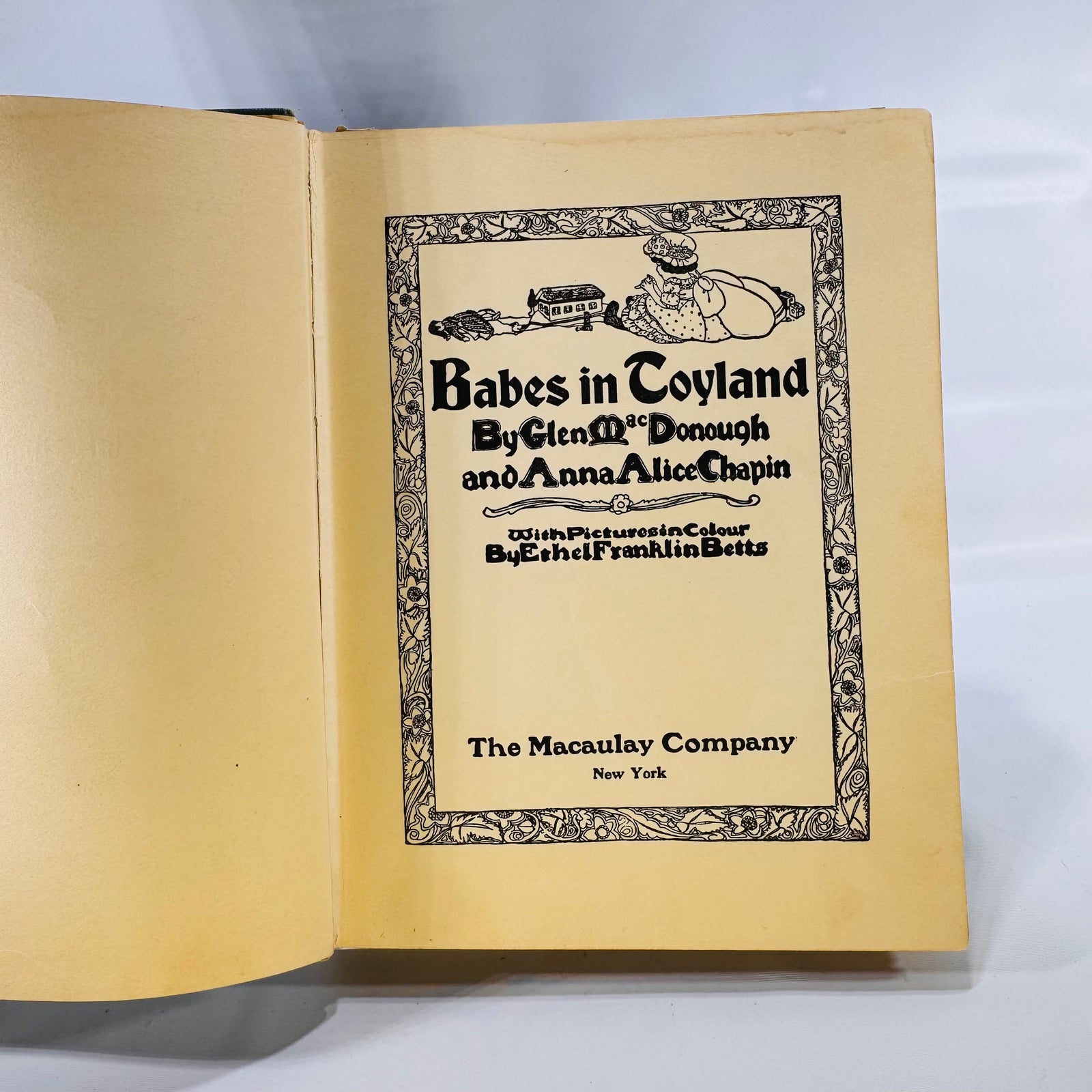Babes in Toyland by Glen MacDonough & Anna Alice Chapin (1924), The Macaulay Company, Hardcover