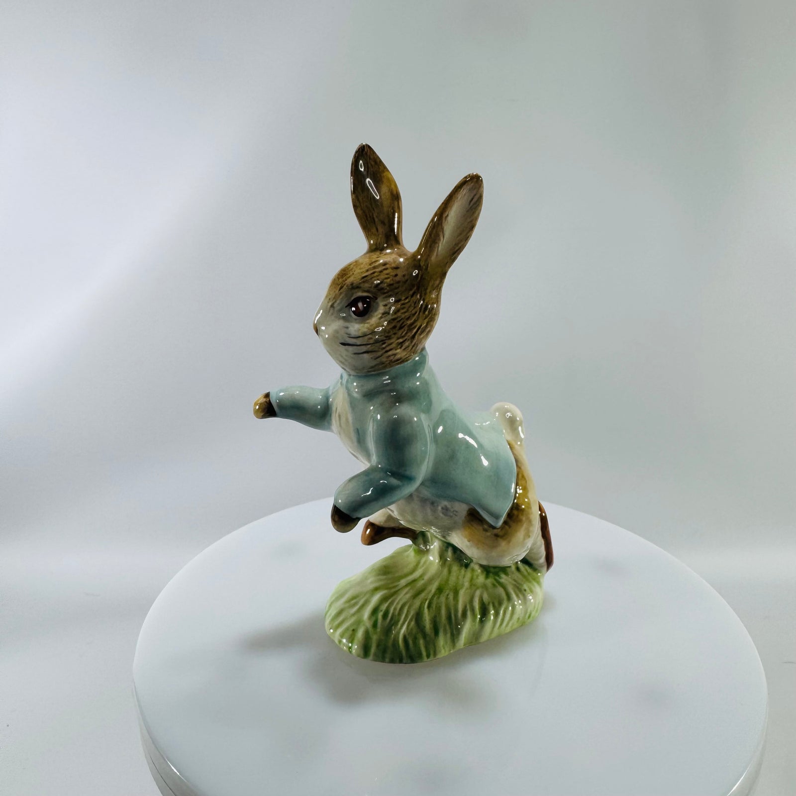 Royal Albert “Peter Rabbit” Figurine (1989) – Beatrix Potter | Vintage Literary Collectible