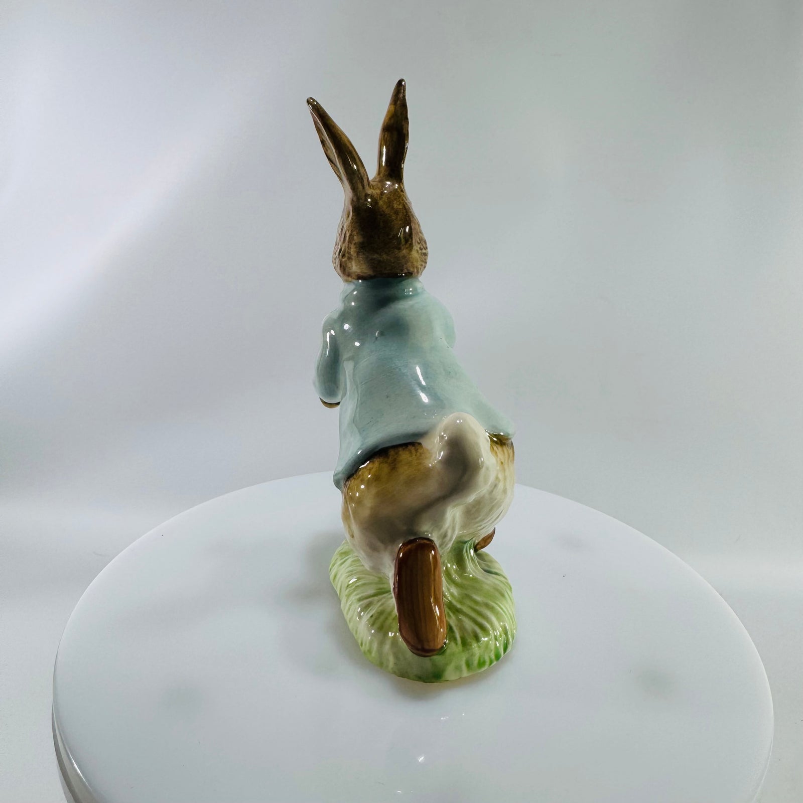 Royal Albert “Peter Rabbit” Figurine (1989) – Beatrix Potter | Vintage Literary Collectible