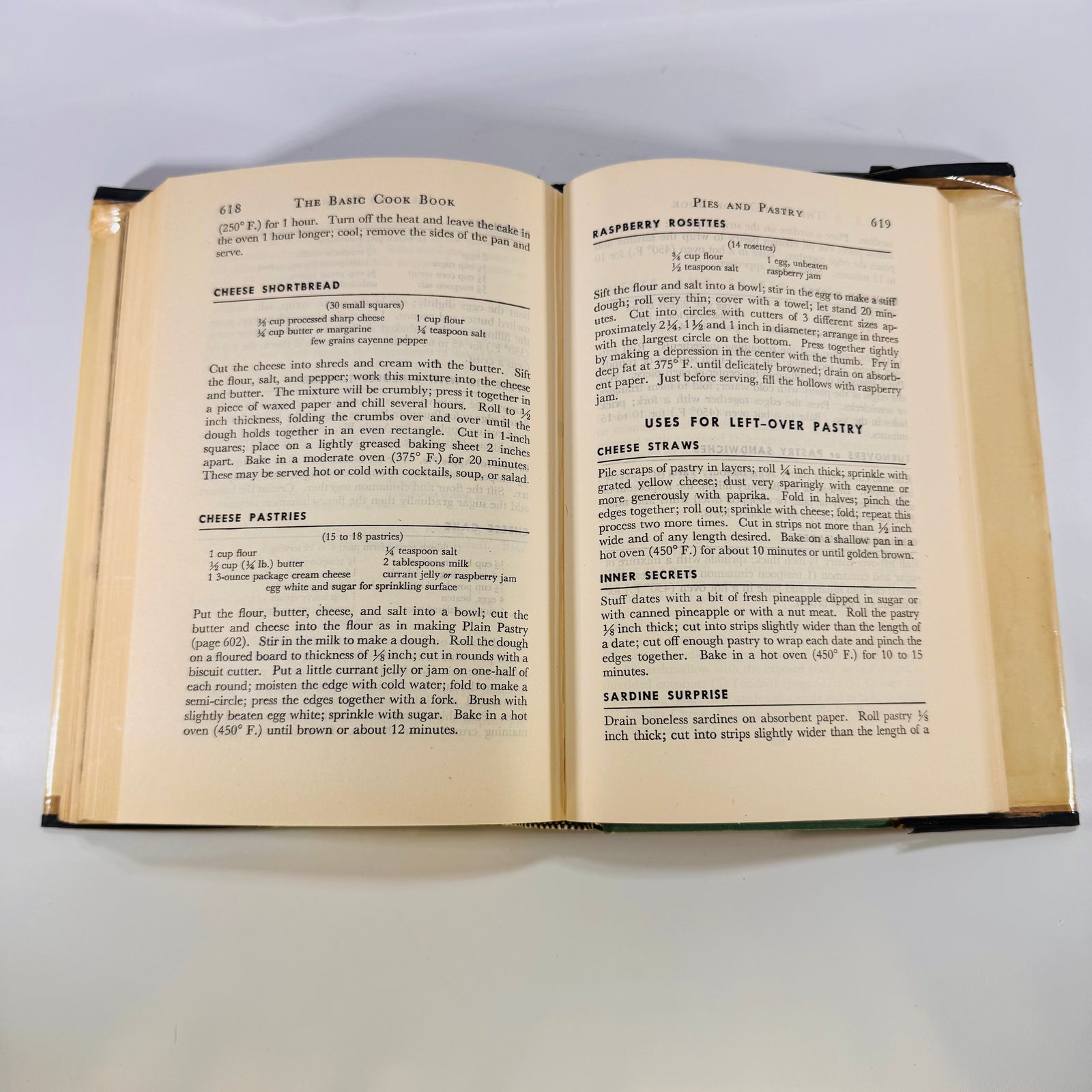 The Basic Cook Book by Marjorie Hesseltine & Ula M. Dow (1947), Houghton Mifflin Company