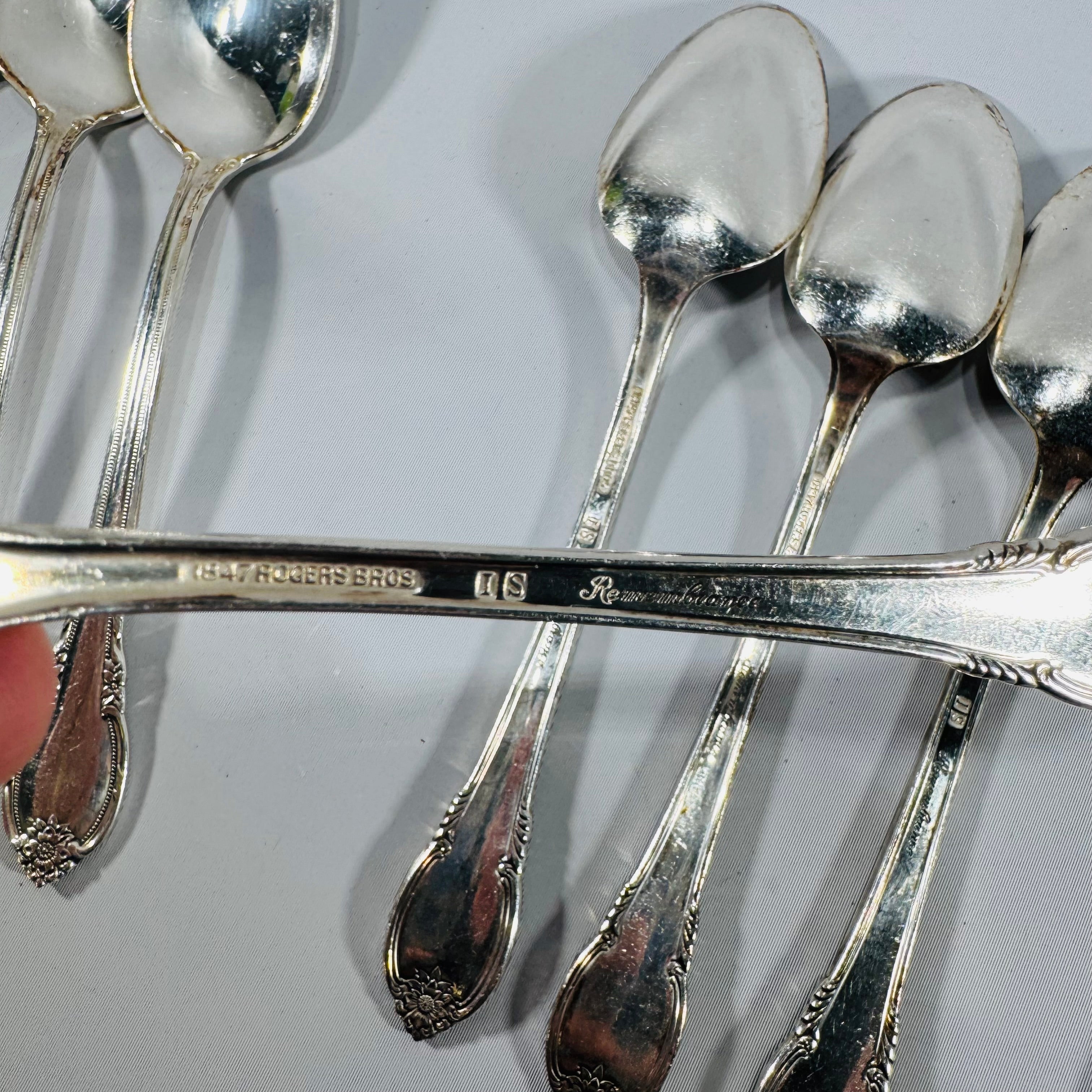 【Rogers Bros】REMEMBRANCE コーヒースプーン 8本 1847 Rogers Bros Remembrance Silverplate Spoons - Reading Vintage