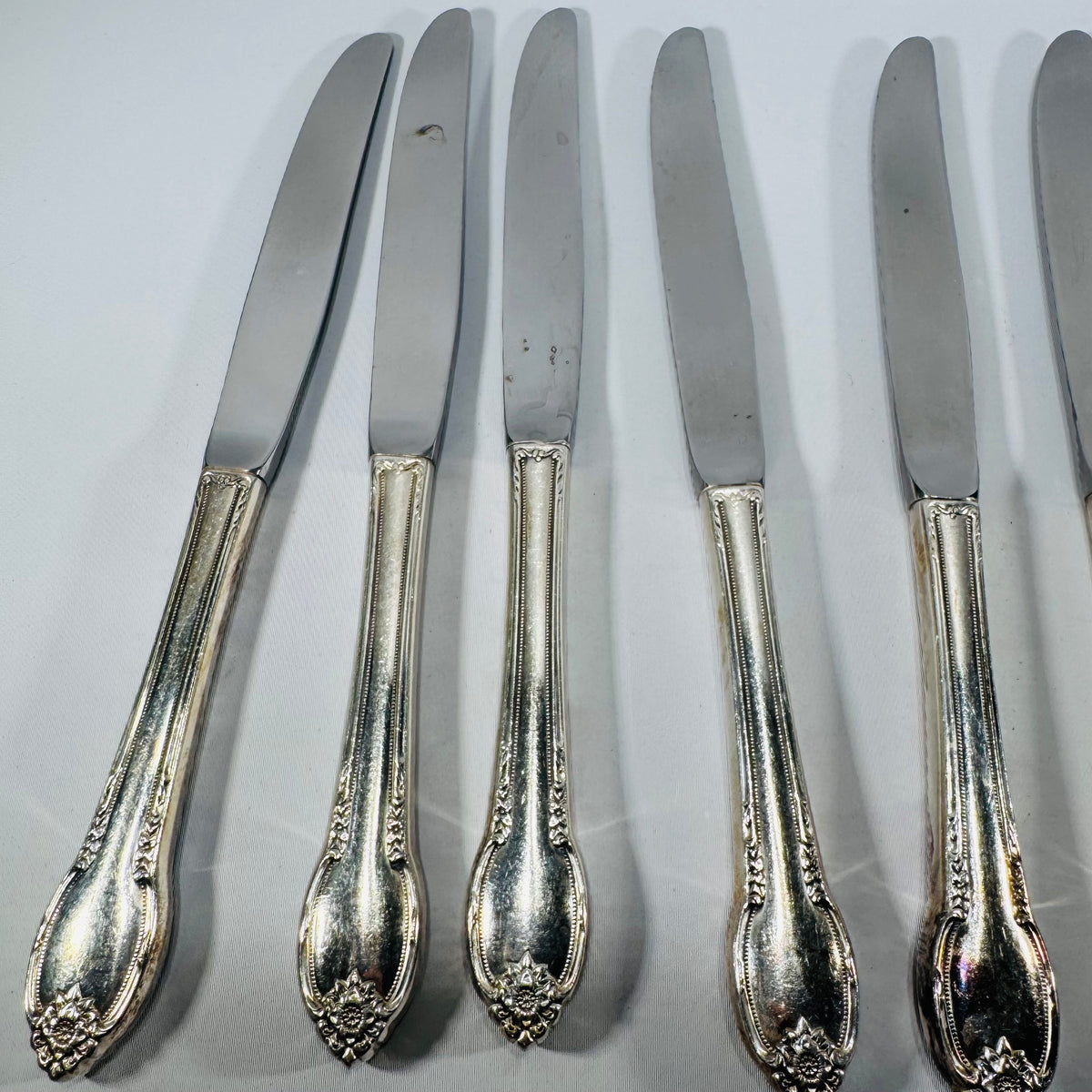1847 Rogers Bros Remembrance Silverplate Knives Set of 8 Vintage 1948 Floral Flatware