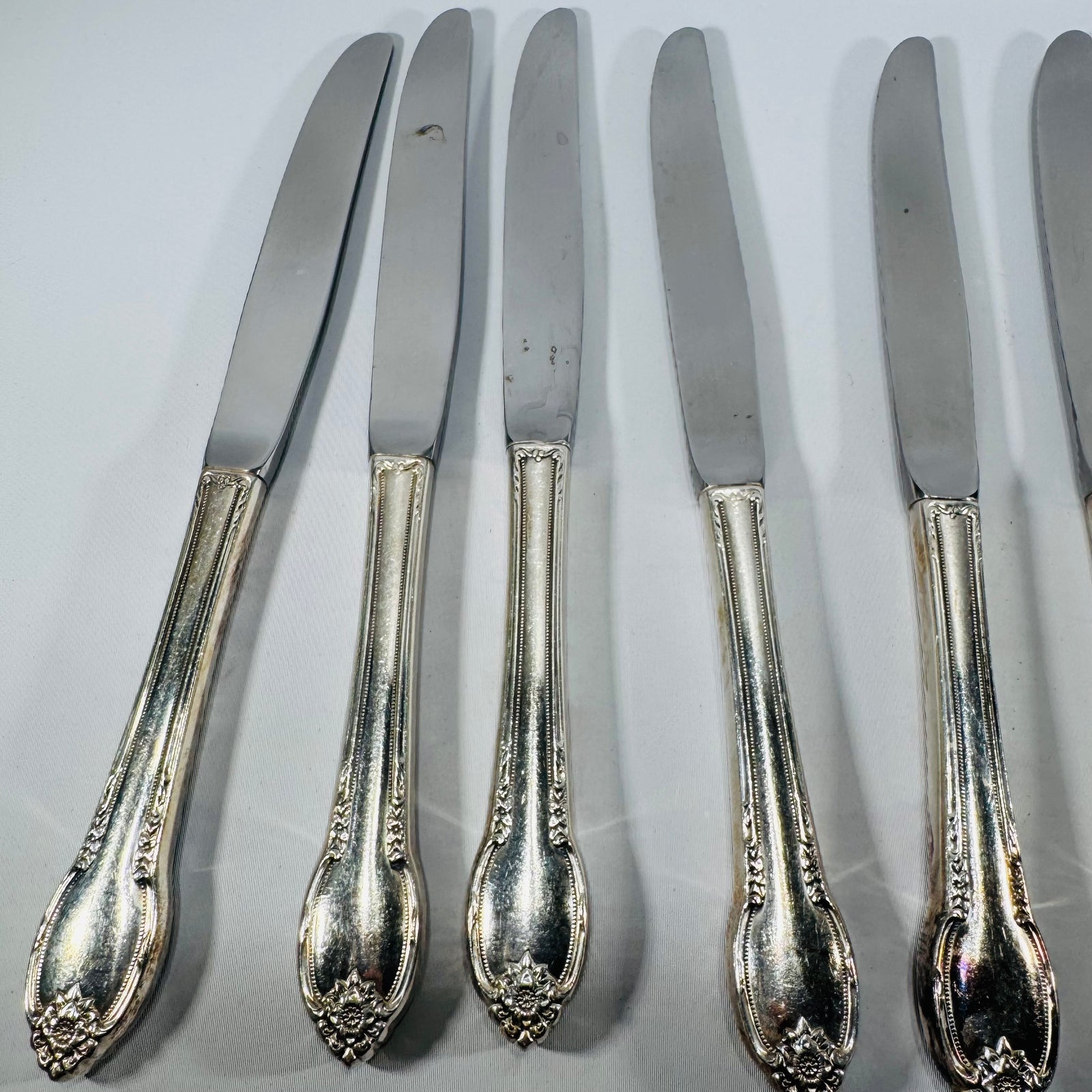 1847 Rogers Bros Remembrance Silverplate Knives Set of 8 Vintage 1948 Floral Flatware