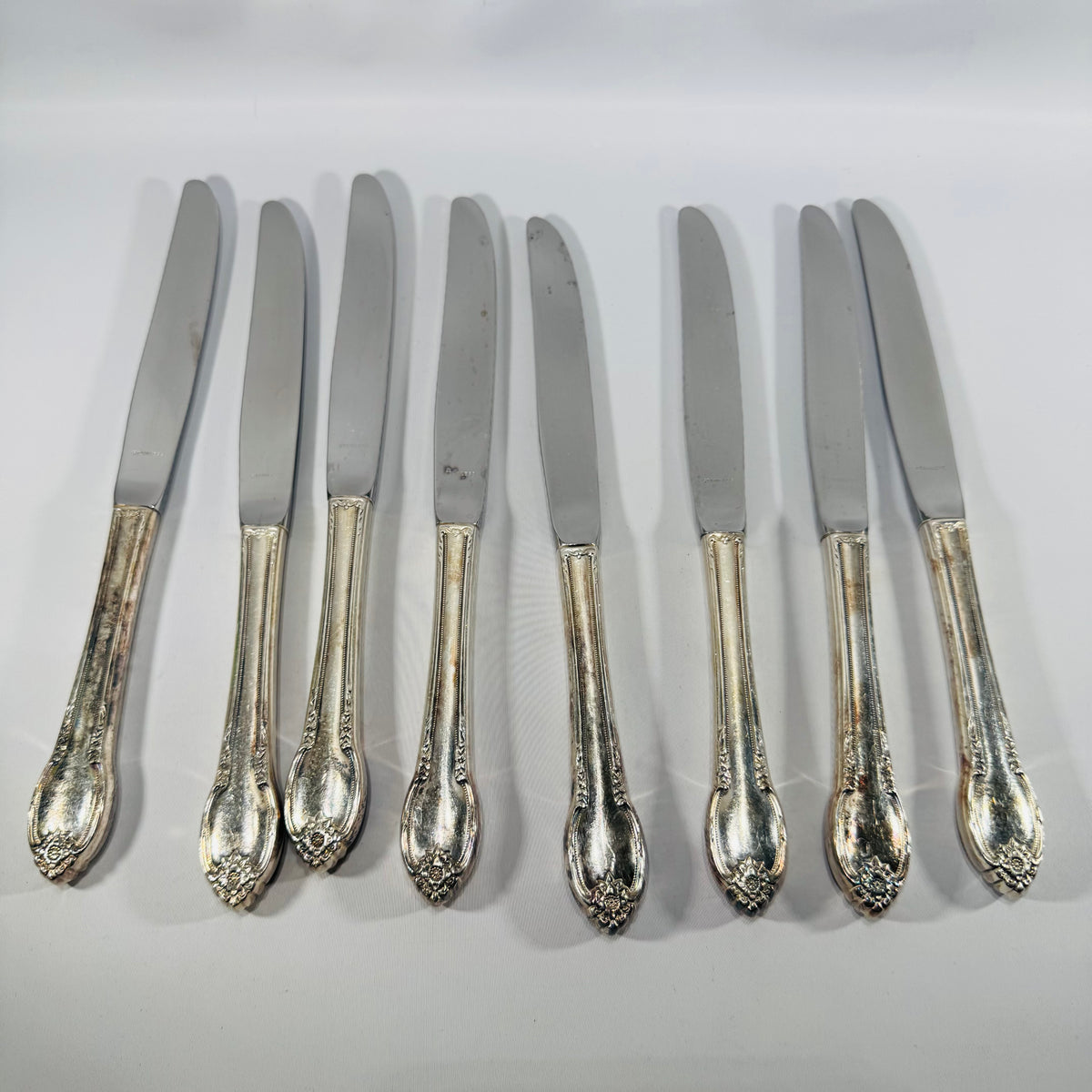 1847 Rogers Bros Remembrance Silverplate Knives Set of 8 Vintage 1948 Floral Flatware
