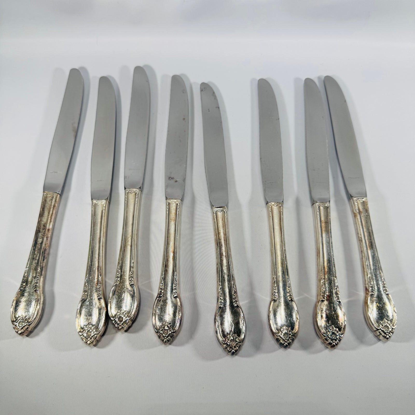 1847 Rogers Bros Remembrance Silverplate Knives Set of 8 Vintage 1948 Floral Flatware