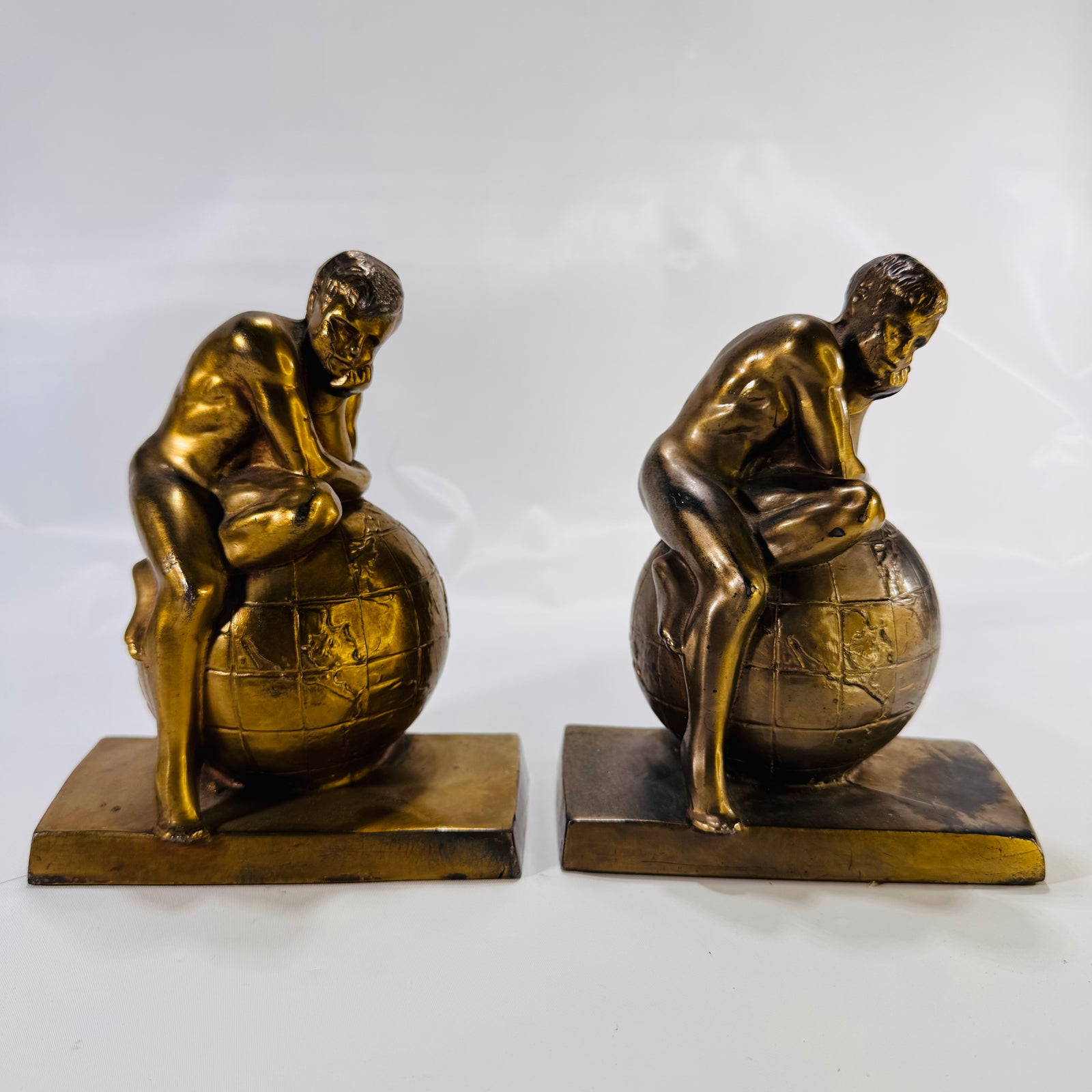 Vintage Atlas-Inspired Bronze-Toned Bookends – Thoughtful Strength in Sculptural Form