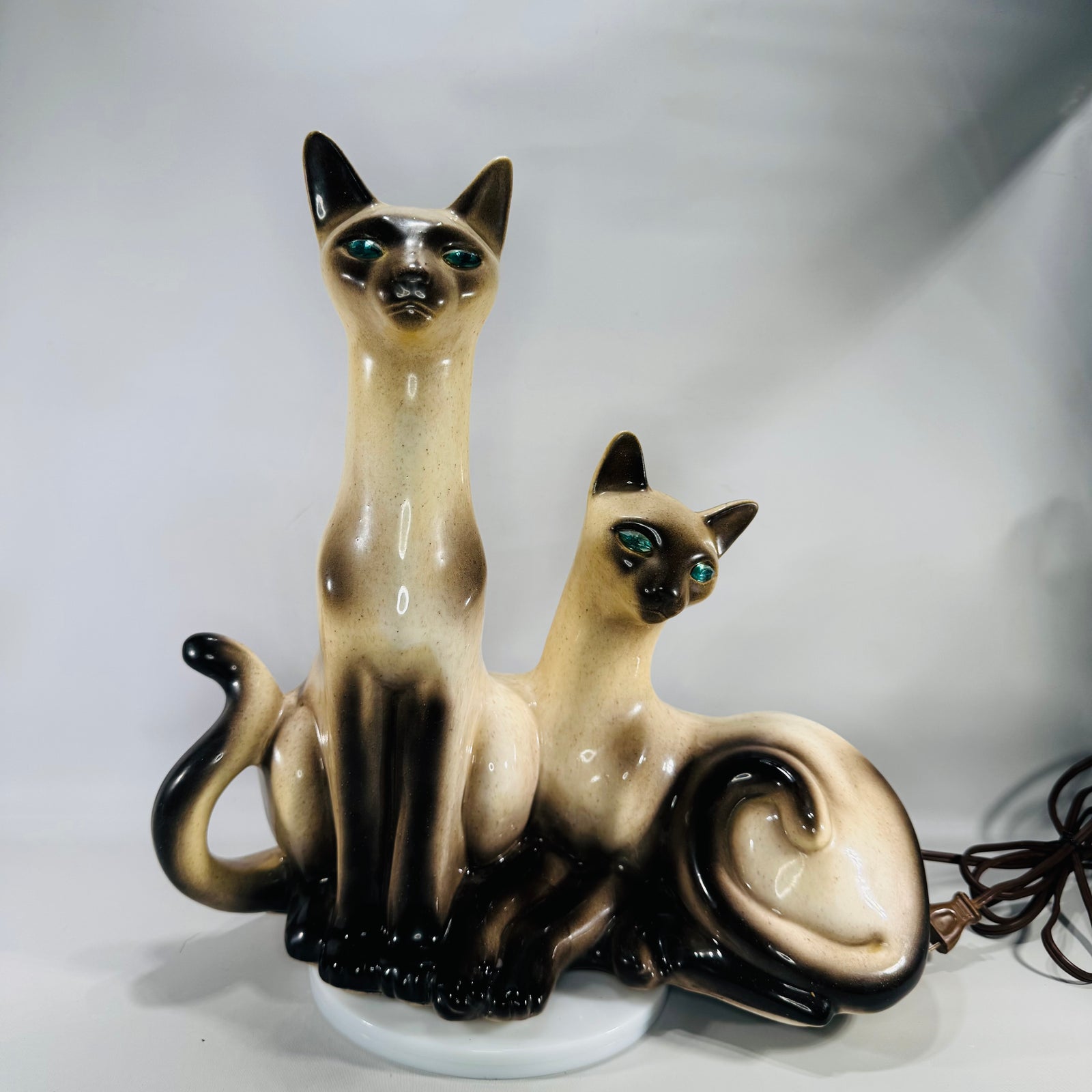 Vintage Lane & Co Siamese cats ceramic lamp with glossy cream and brown glaze, teal-green jewel eyes, and sculptural mid-century design.