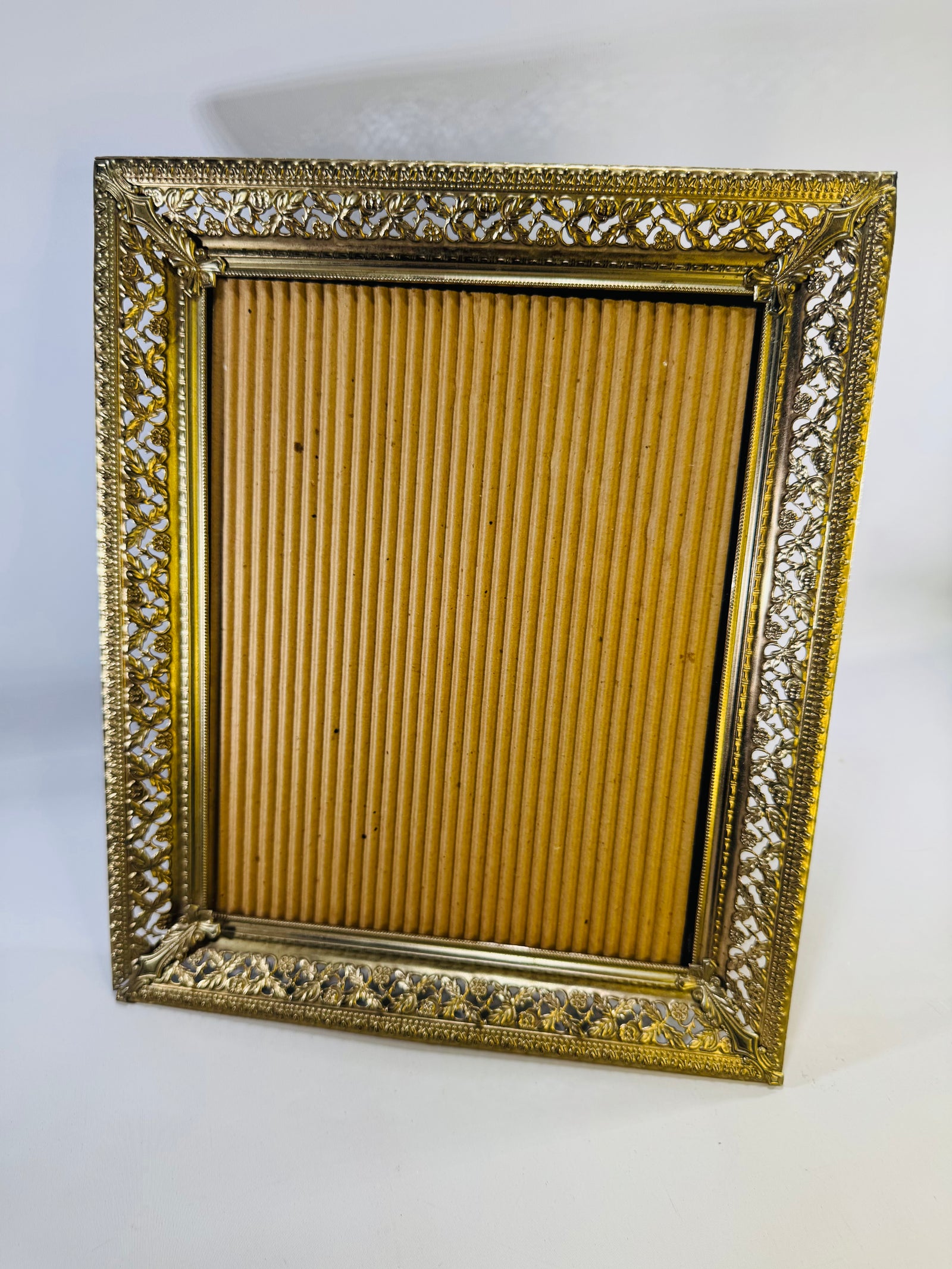 Vintage Mid-Century Modern Gold Filigree Picture Frame — Hollywood Regency