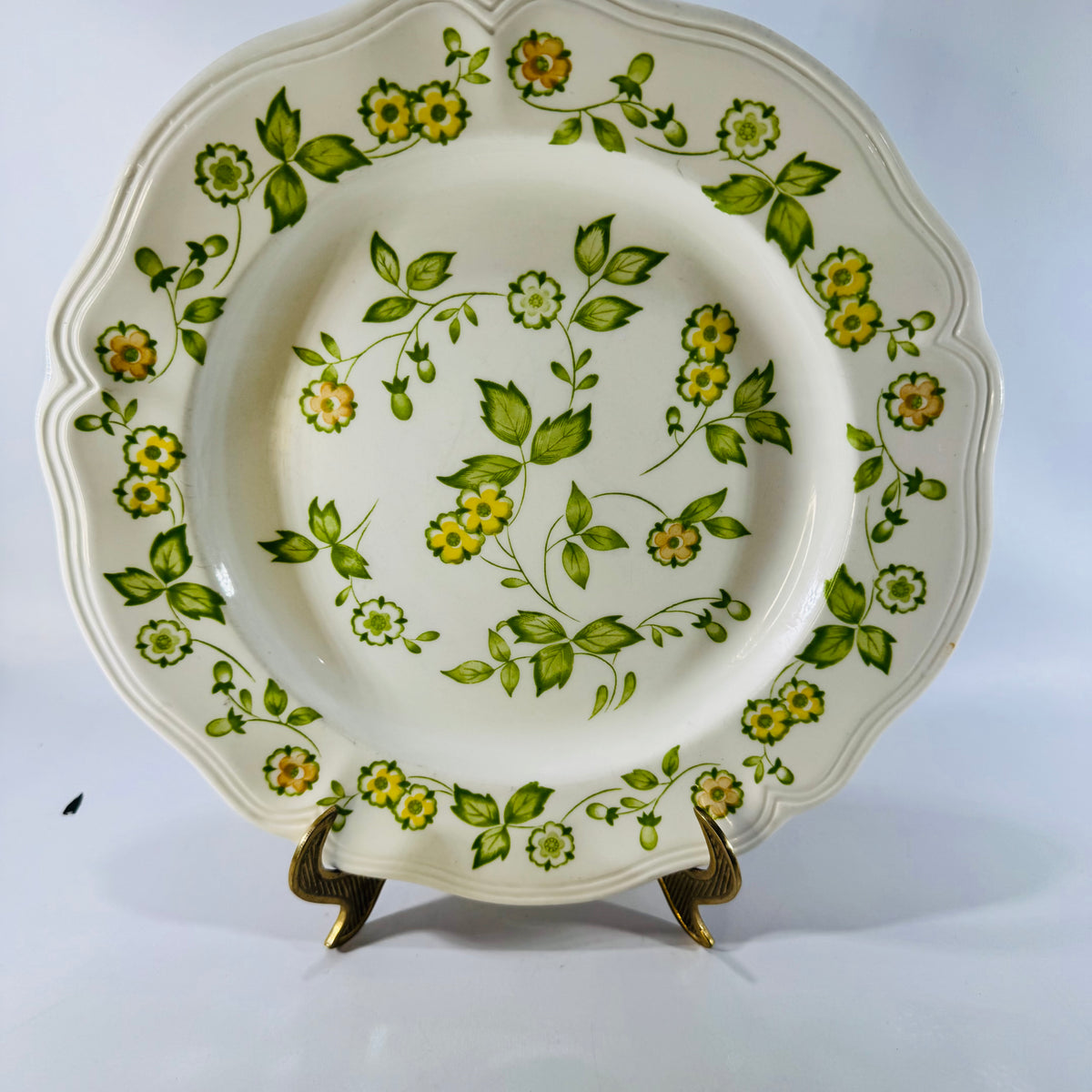 Petite Flora Ironstone 4009 Dinner Plate Japan 1970s