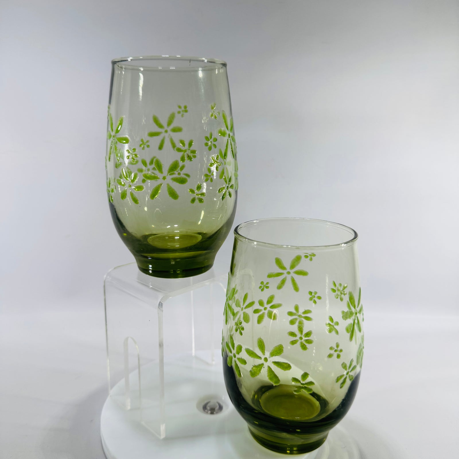 Set of two vintage Libbey Mint Bouquet (Mint Daisy) avocado green glasses with light green daisy floral pattern and footed bases,