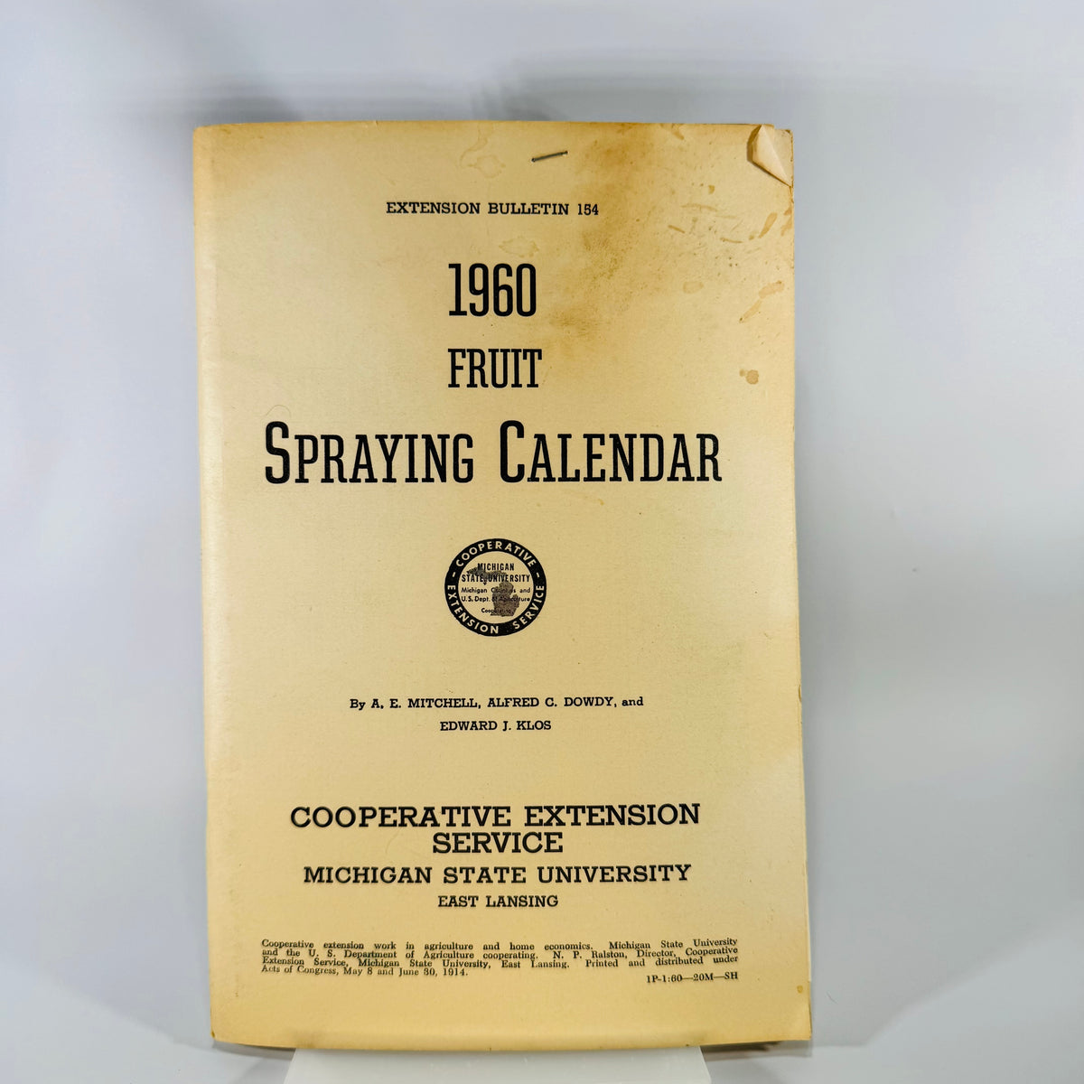 Vintage Orchard Spray Guide — 1960 Fruit Spraying Calendar (1960) — Michigan State University Extension Bulletin 154 | Grower Schedules, Agricultural Reference, Horticulture &amp; Orchard Management