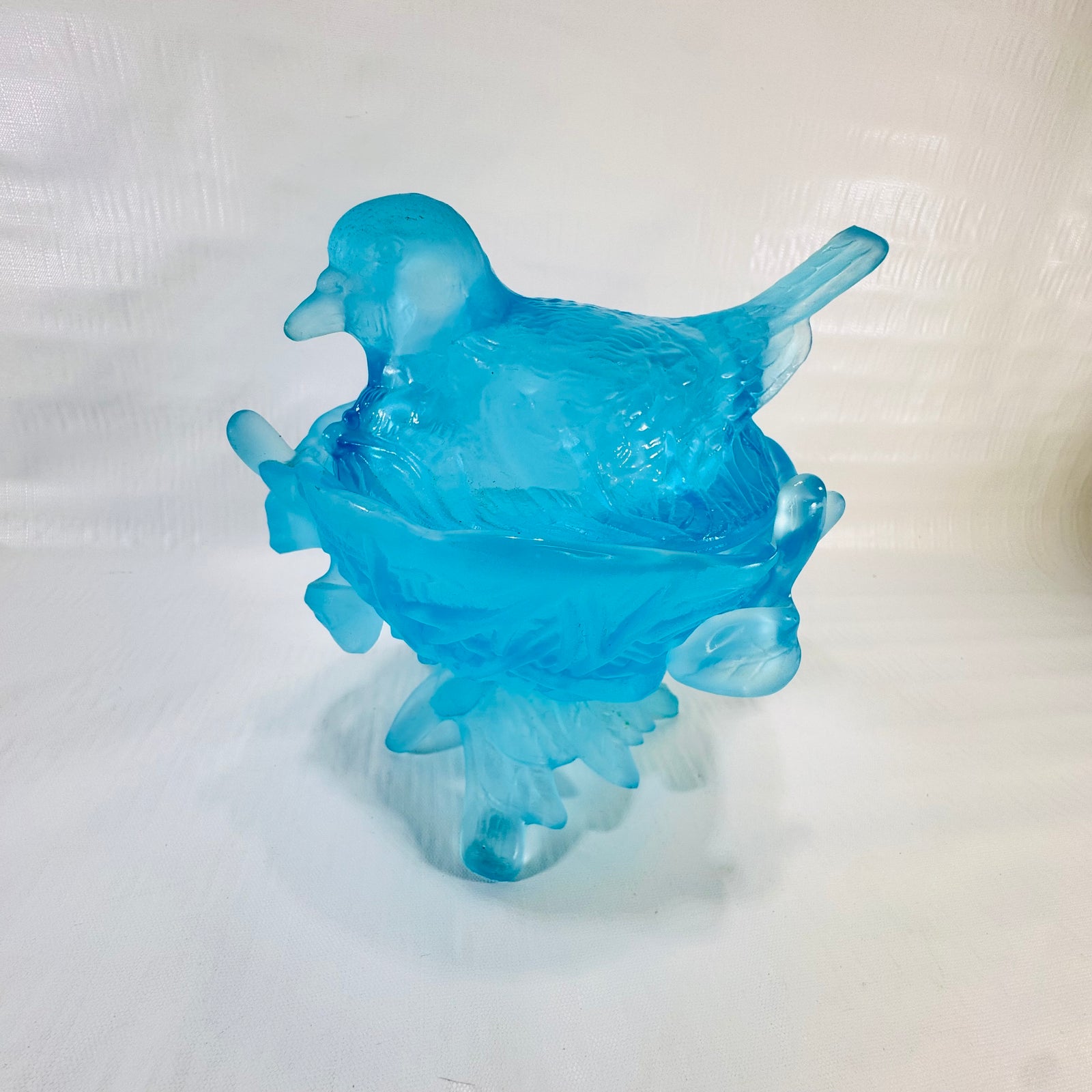 Westmoreland Robin on Nest Blue Satin Footed Covered Candy Dish