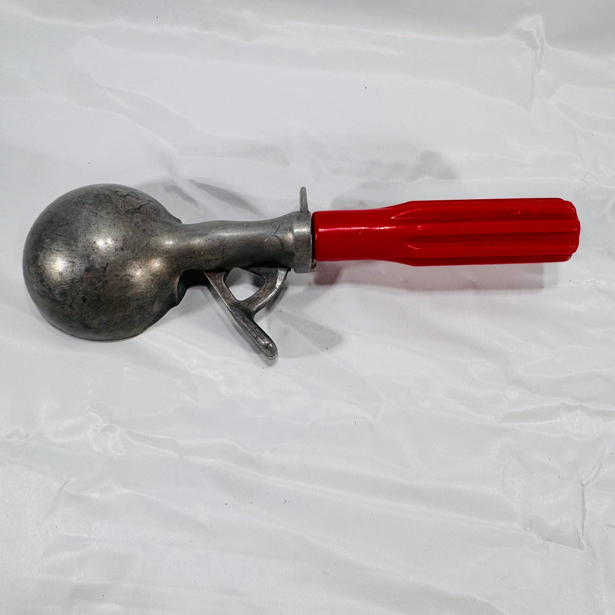 Back view of scoop showing rounded metal surface