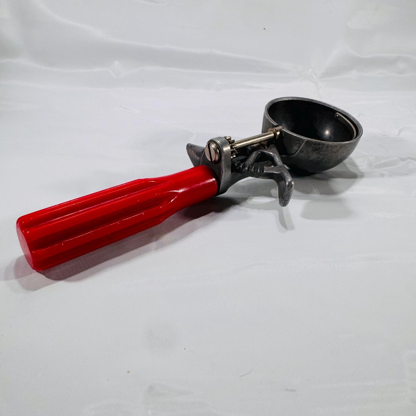 Angled view of scoop resting on flat surface