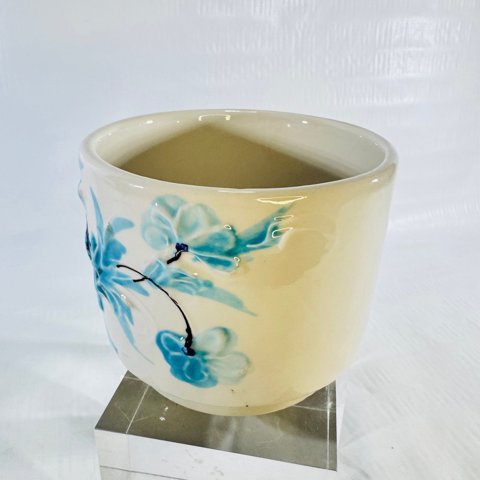 1970s Italian ivory ceramic planter with raised turquoise blue flowers front view