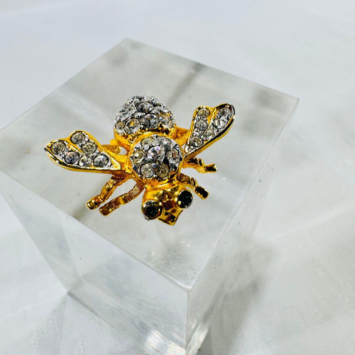 Joan Rivers 1990s crystal rhinestone bee brooch gold tone green eyes front view