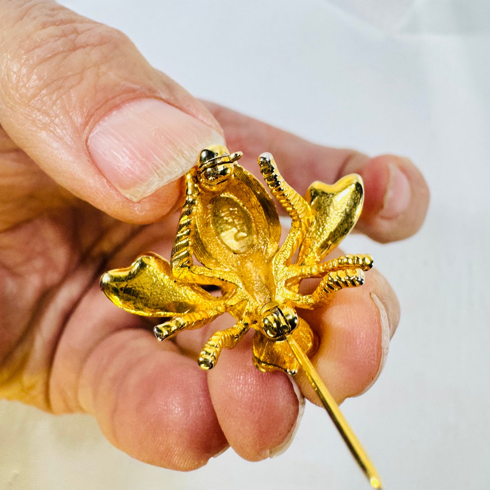 Reverse view Joan Rivers bumblebee brooch with long pin and working clasp