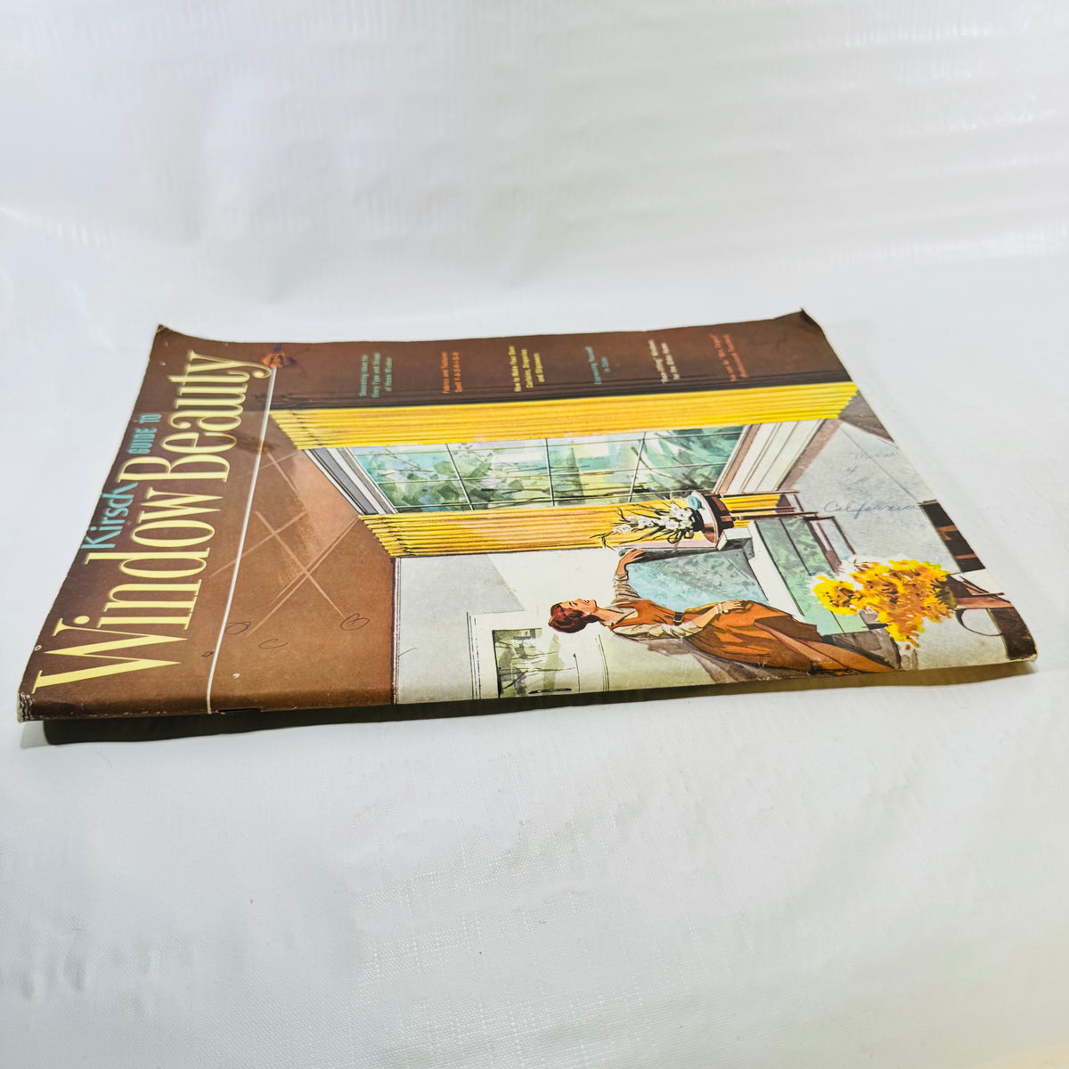 Bottom edge of the Kirsch Guide to Window Beauty