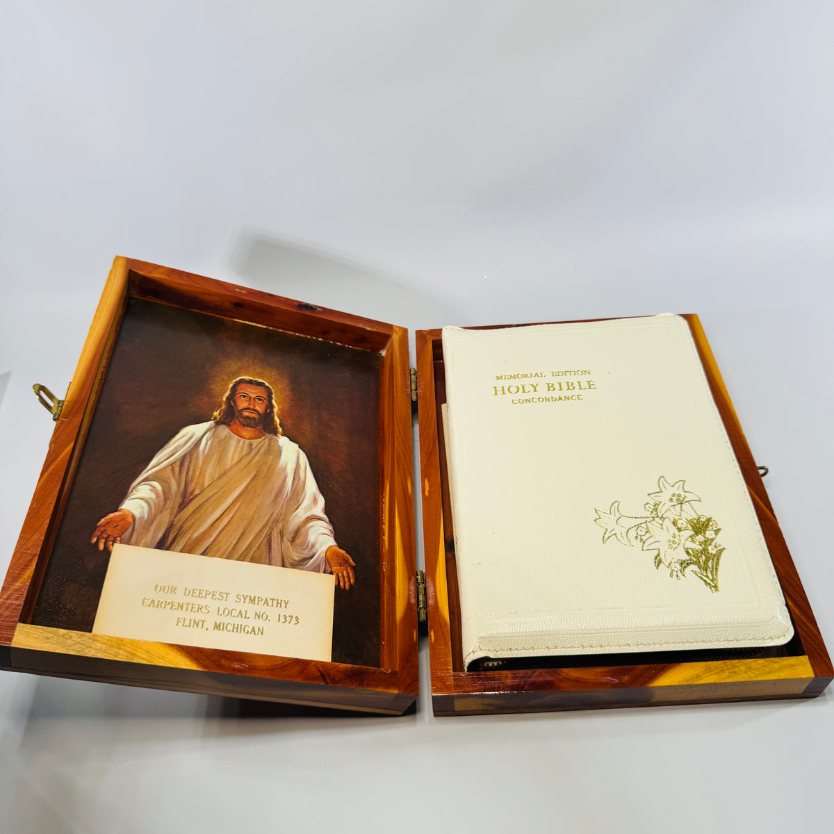 Vintage Memorial Holy Bible in Wooden Presentation Box 1958— Self-Pronouncing KJV (Copyright 1958) — Memorial Bibles Int’l | Zippered White Bible, Sympathy Ephemera, Christian Devotional