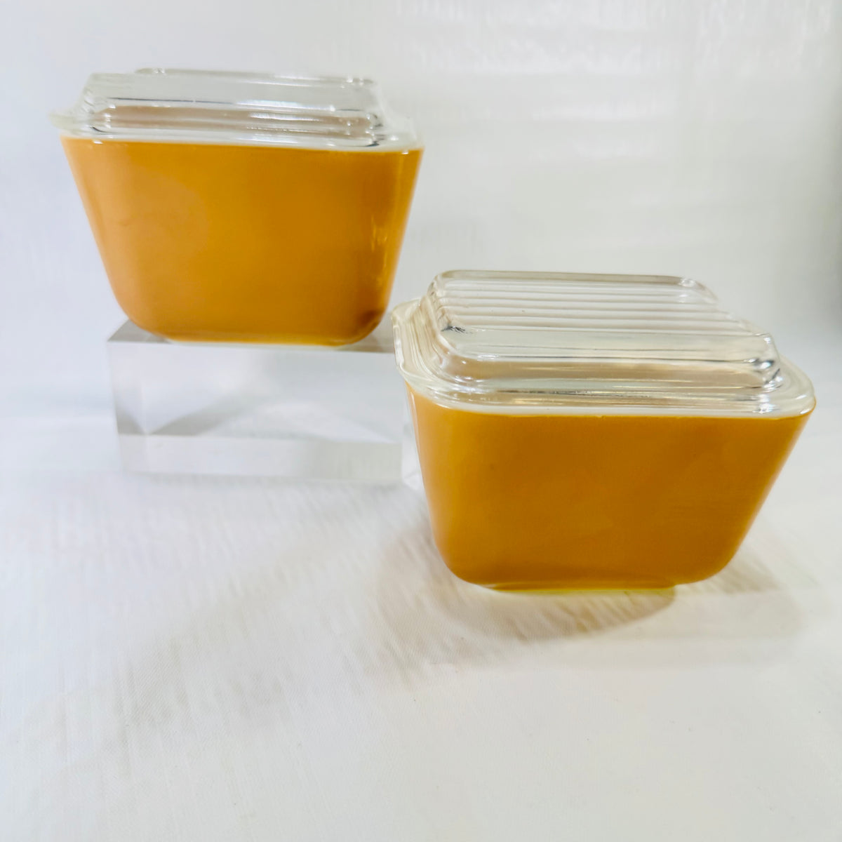 Pair of vintage Pyrex 501 butterscotch refrigerator dishes with ribbed clear lids