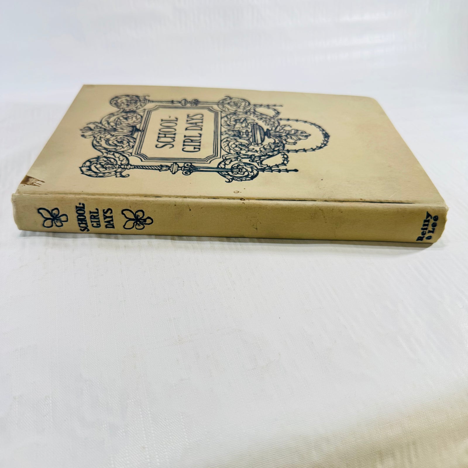 Front cover and spine with Reilly and Lee printed at the foot