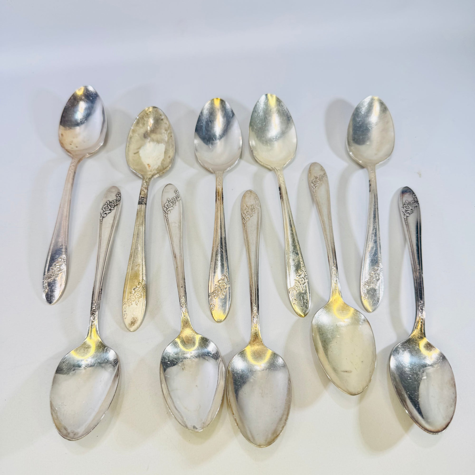 Oneida Queen Bess II 11 Teaspoons 1946 Silverplate - Reading Vintage