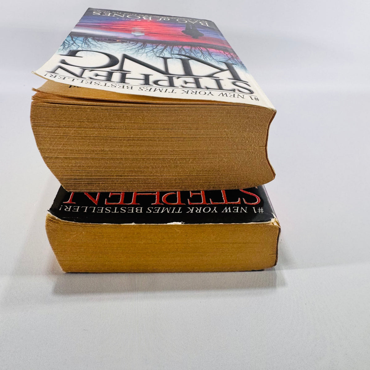 Two Stephen King Horror Paperbacks (1999), Bag of Bones and The Green Mile