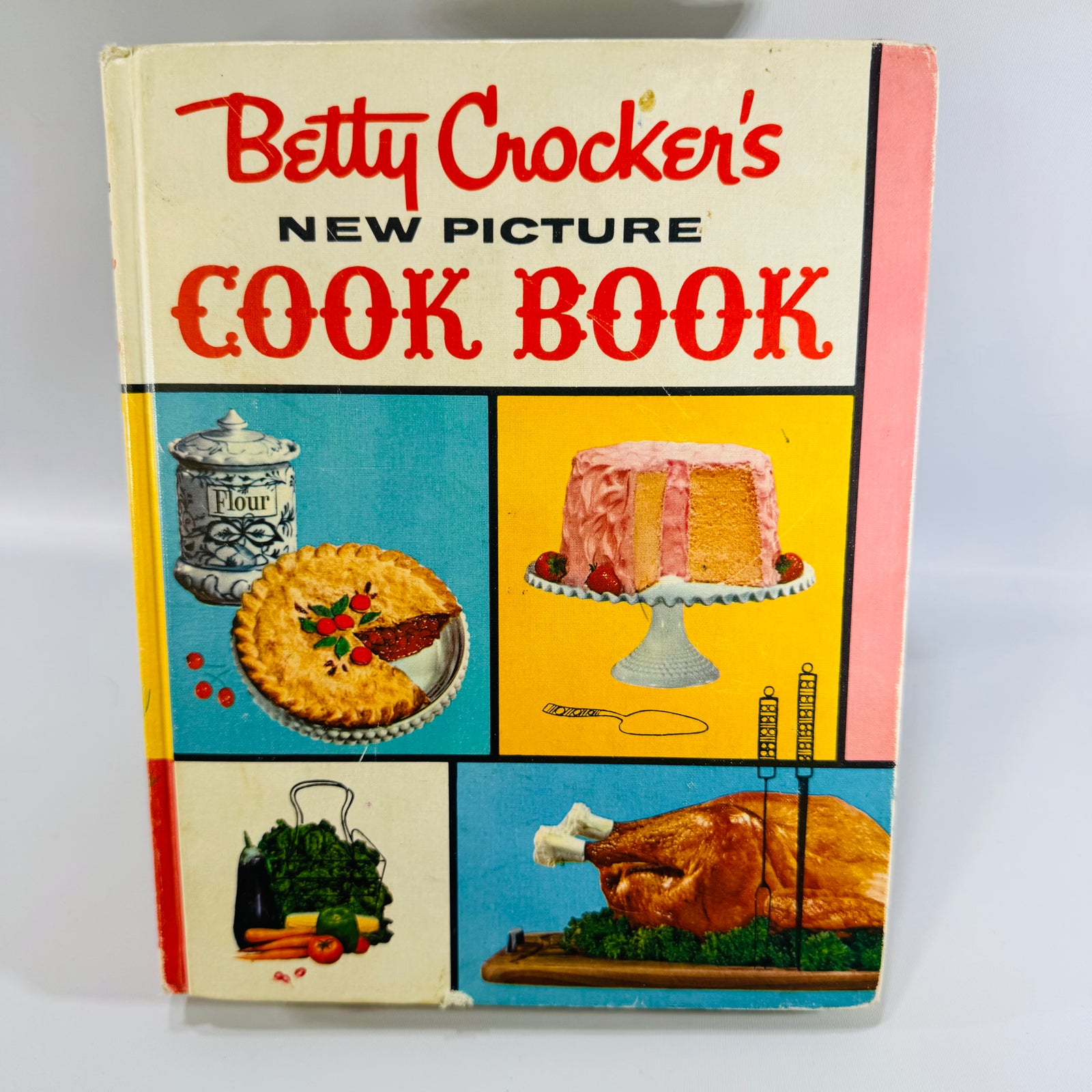 Betty Crocker's New Picture Cook Book McGraw-Hill | 1961 | First Edition Hardcover