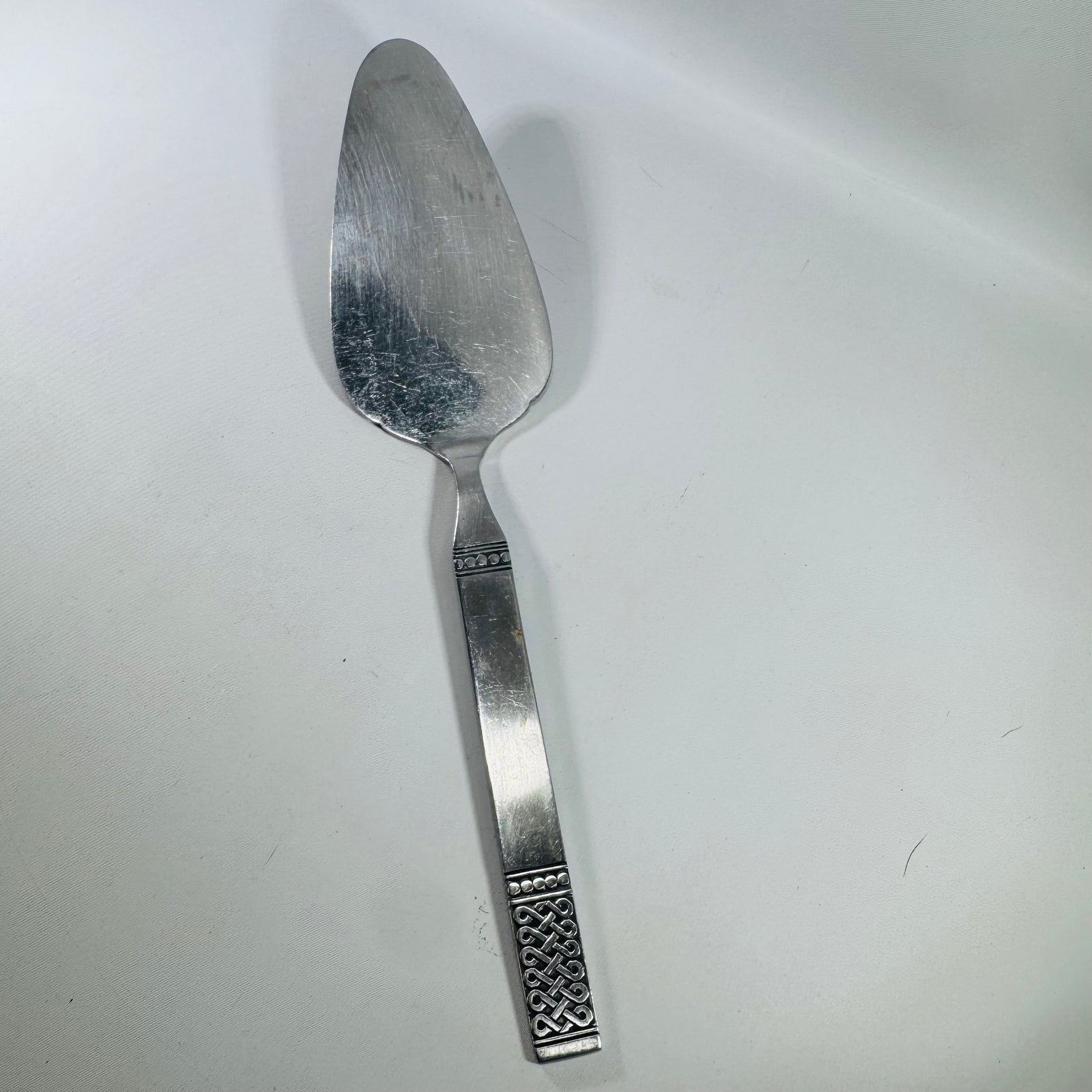 Vintage Danika Cake Server by MSI Japan – 10 Inches, Satin Handle, Celtic Knot Pattern