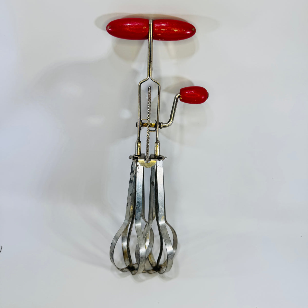 A&amp;J EKCO High Speed Super Center Drive Rotary Hand Mixer 1940s Red Wood Handle Egg Beater Made in USA