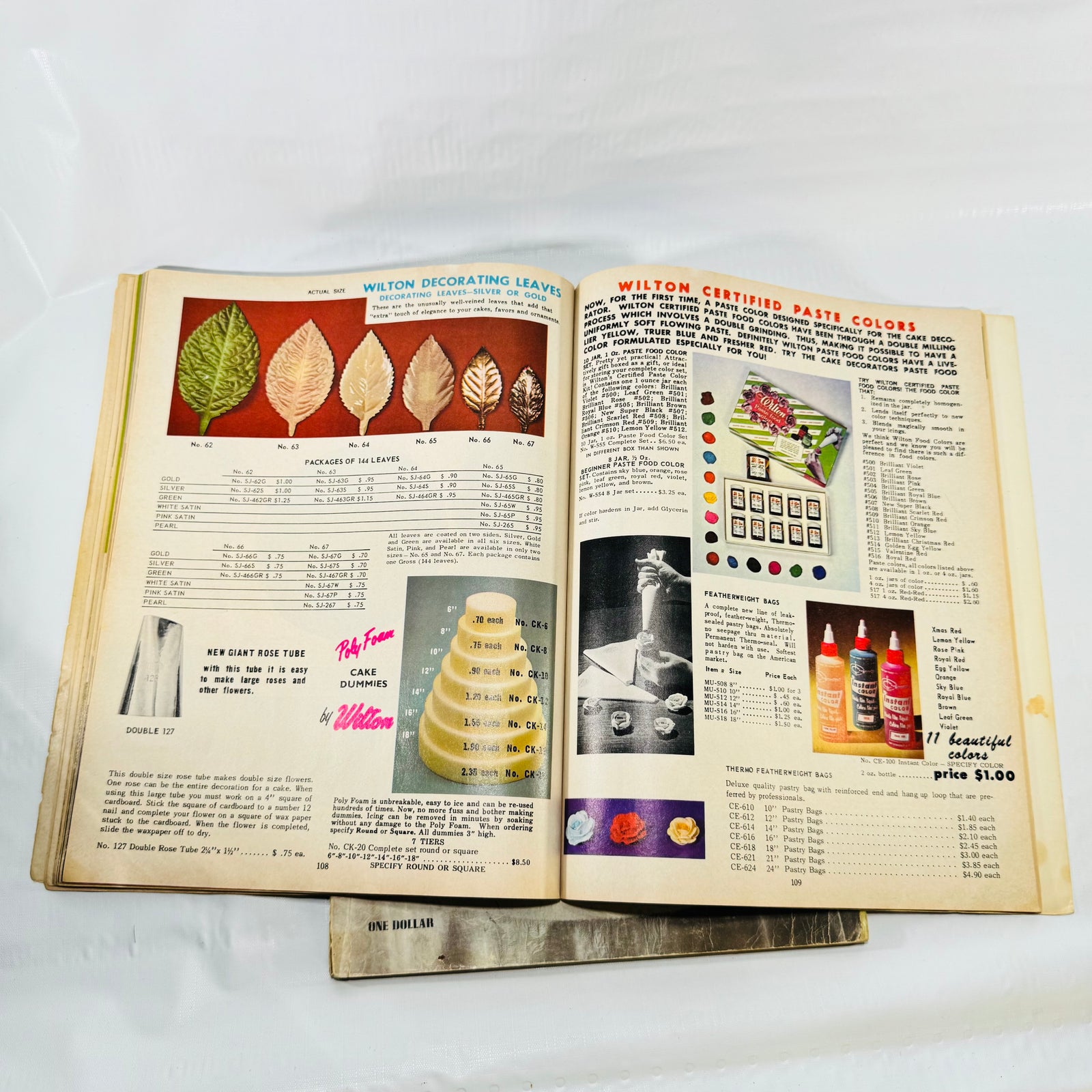 Wilton decorating leaves and paste colors, pages 108 and 109