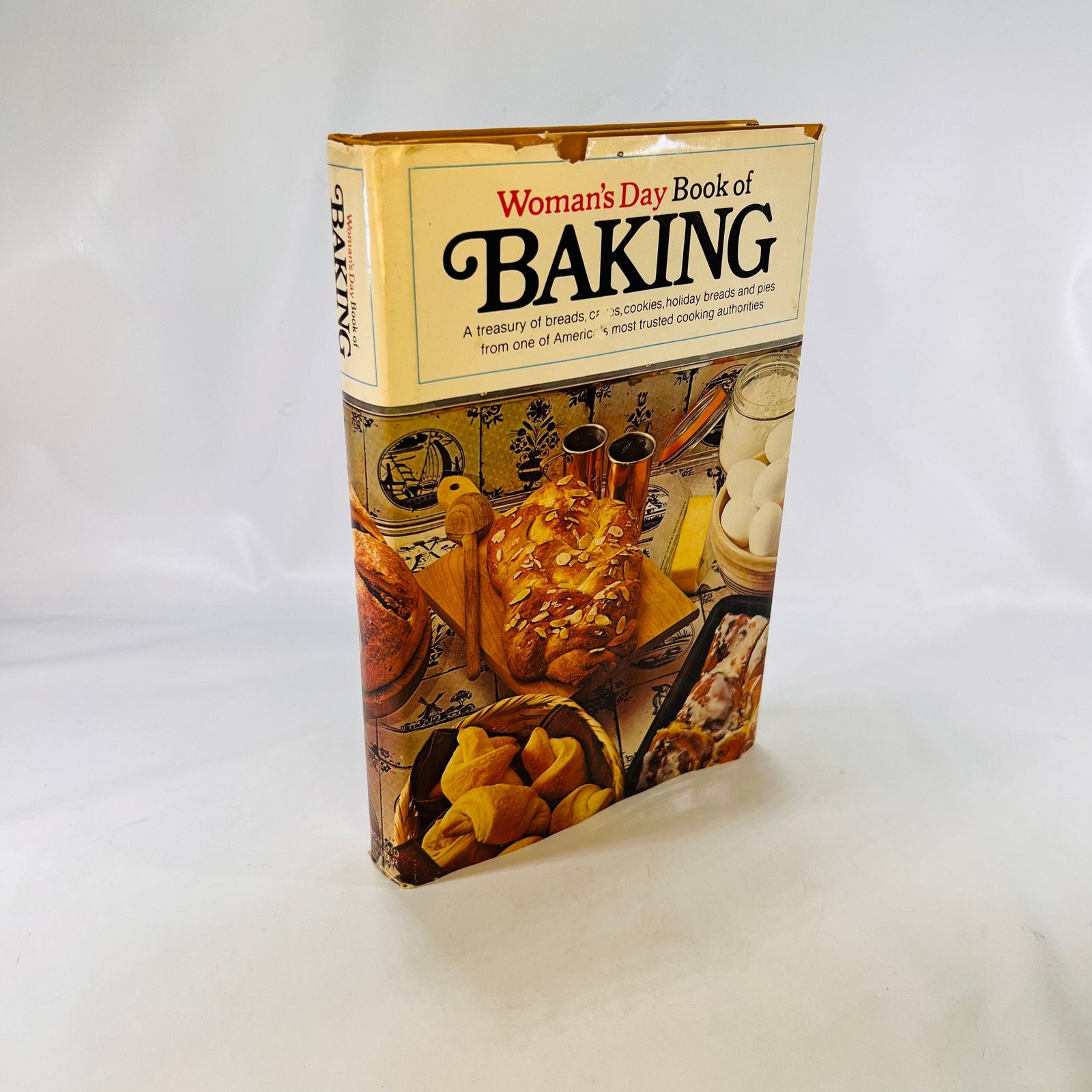 Woman's Day Book of Baking edited by Diane Harris 1977 Simon & Schuster Vintage Book