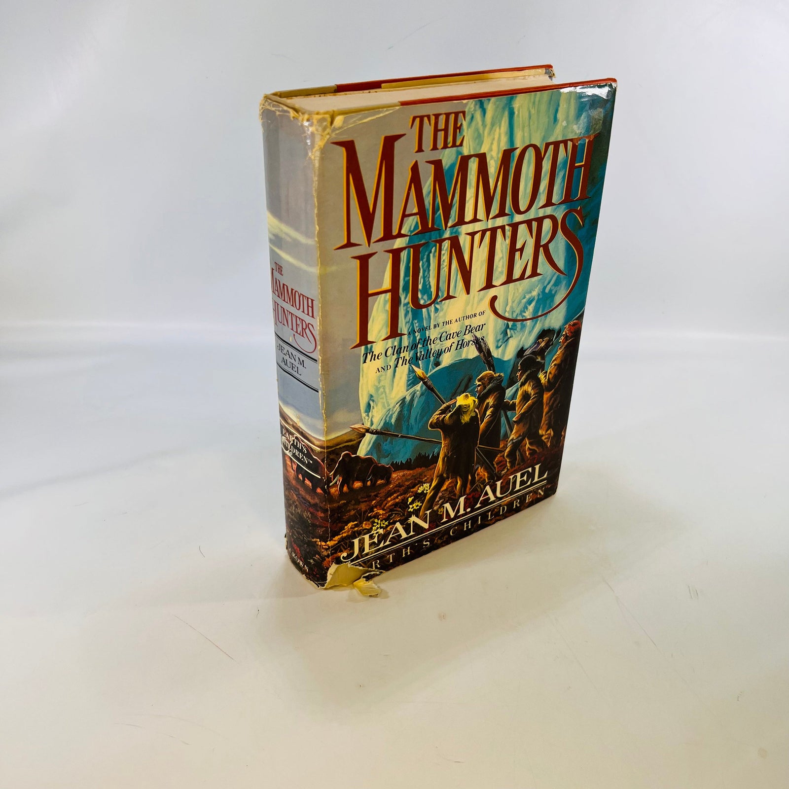 The Mammoth Hunters by Jean M. Auel Earths Children's Series Crown Publishers Inc 1985  Vintage Book