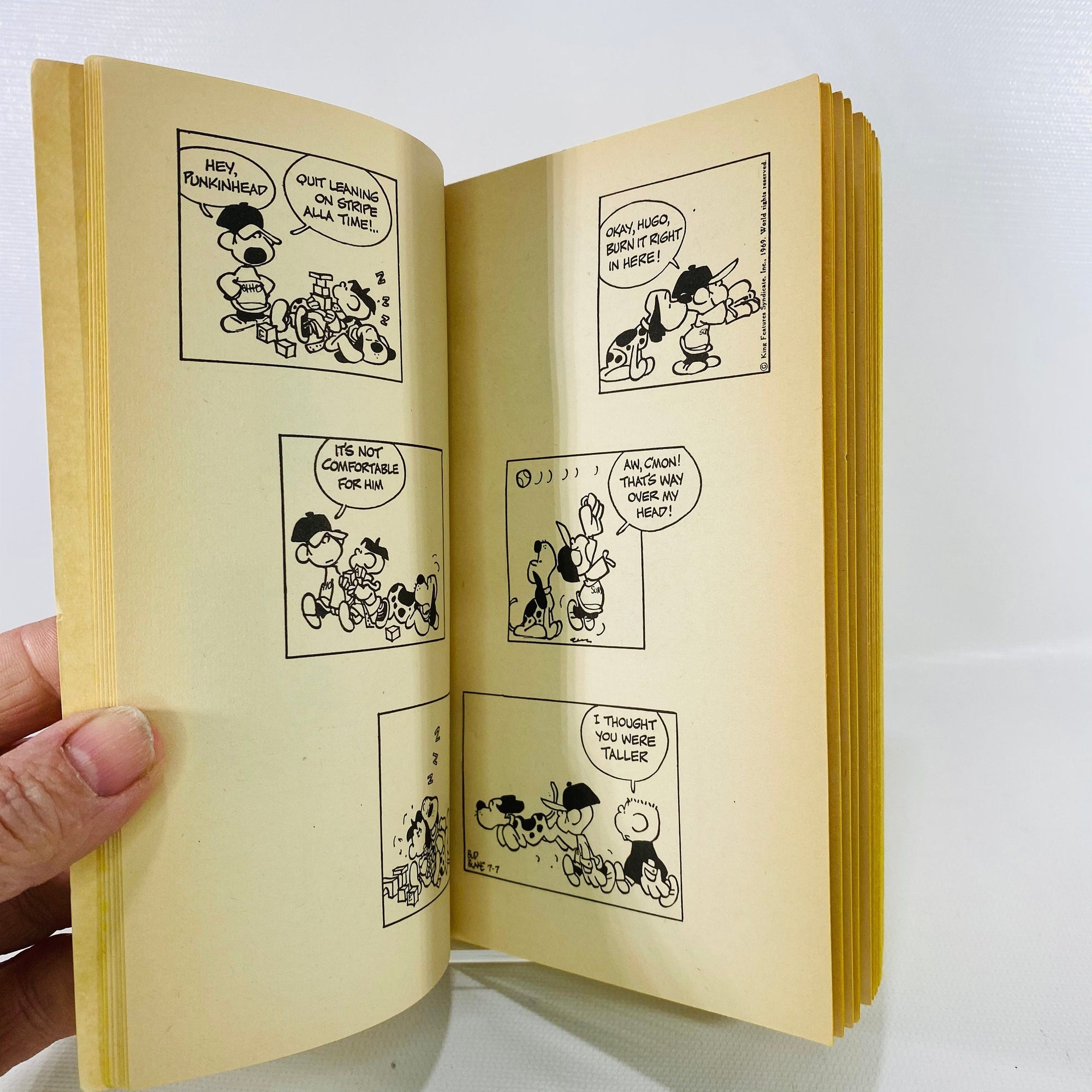 6 Cartoon Books featuring the Peanut's Gang by Charles M. Schulz Starring Charlie Brown SnoopyVintage Book