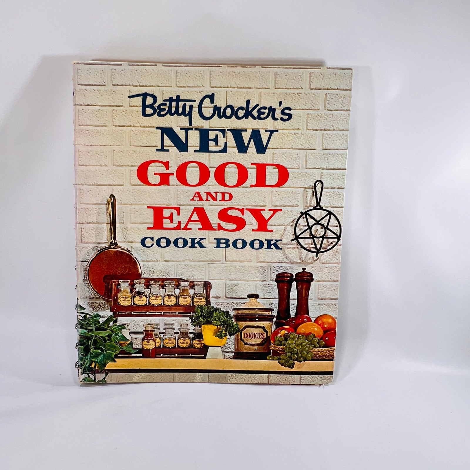 Betty Crocker's New Good and Easy Cookbook 1962 General Mills Inc Vintage Cookbook