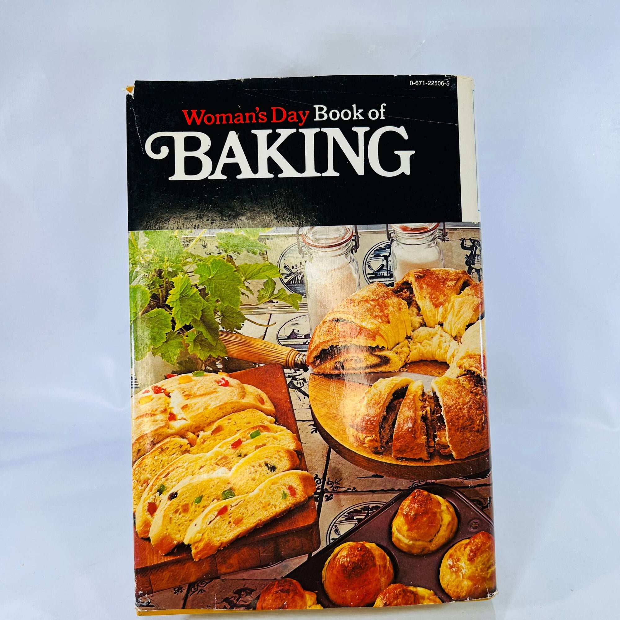 Woman's Day Book of Baking edited by Diane Harris 1977 Simon & Schuster Vintage Book