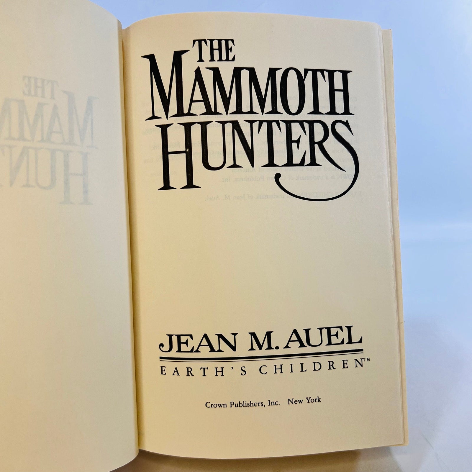 The Mammoth Hunters by Jean M. Auel Earths Children's Series Crown Publishers Inc 1985  Vintage Book